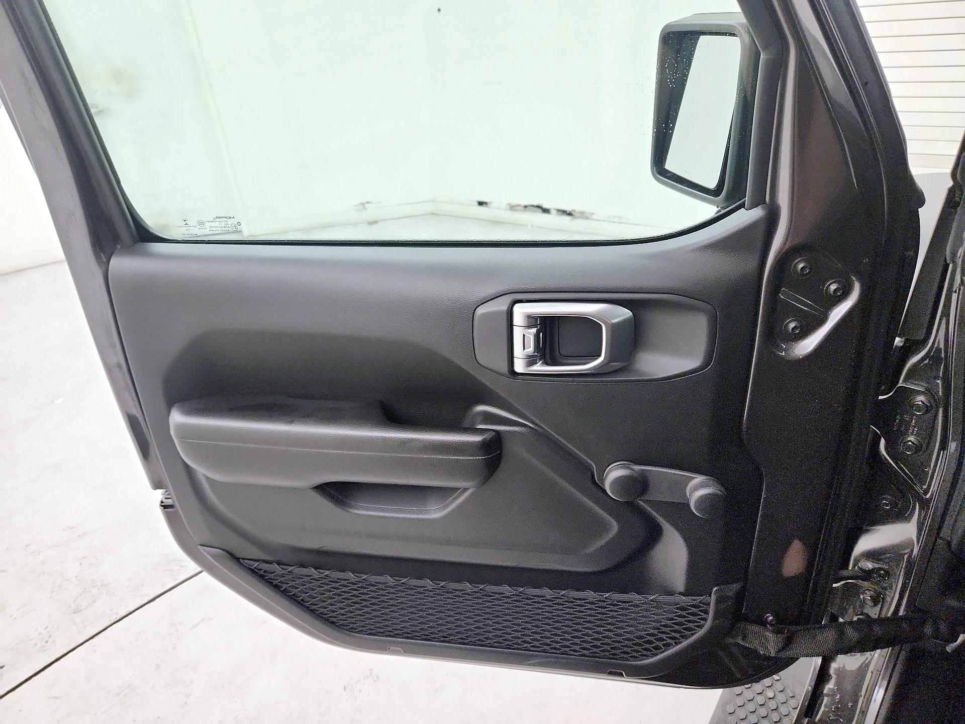 Thumbnail: 2019 Jeep Wrangler - 12