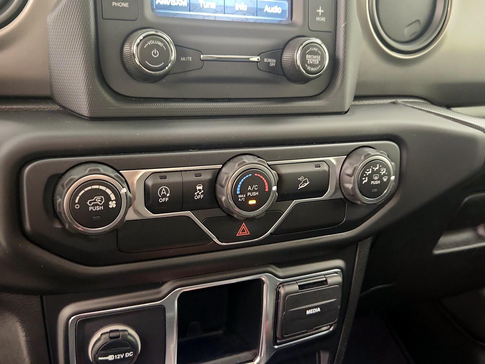 Thumbnail: 2019 Jeep Wrangler - 16