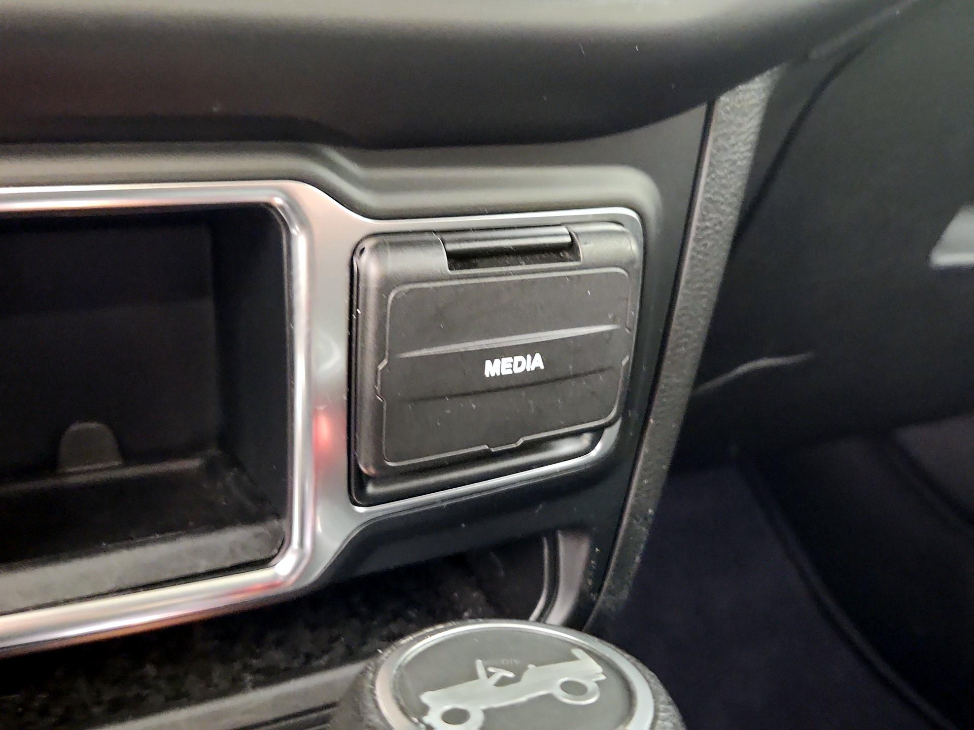 Thumbnail: 2019 Jeep Wrangler - 18