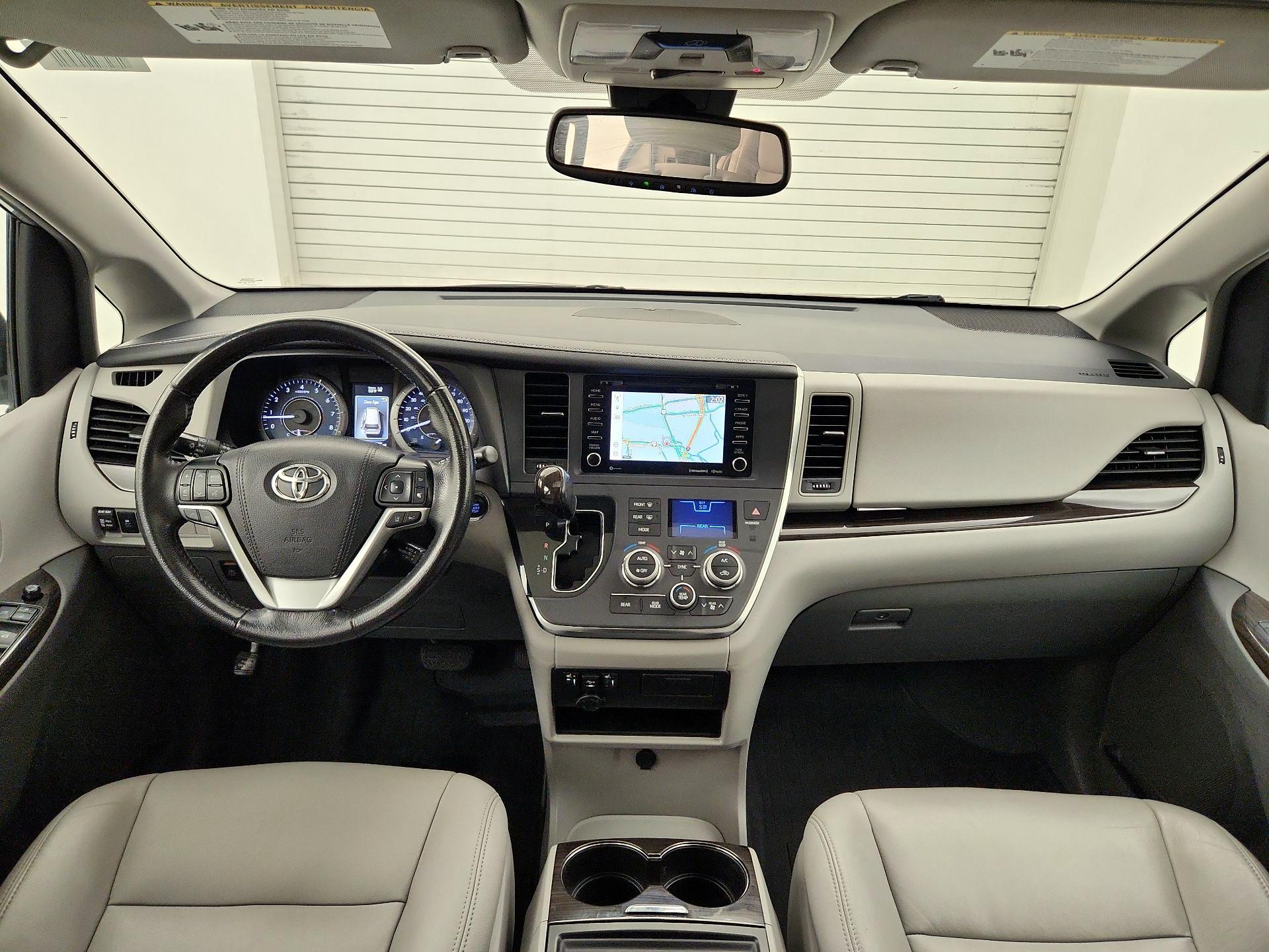 Thumbnail: 2019 Toyota Sienna - 9