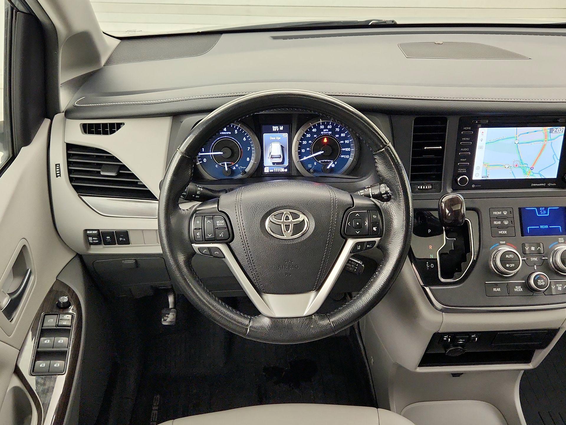 Thumbnail: 2019 Toyota Sienna - 10