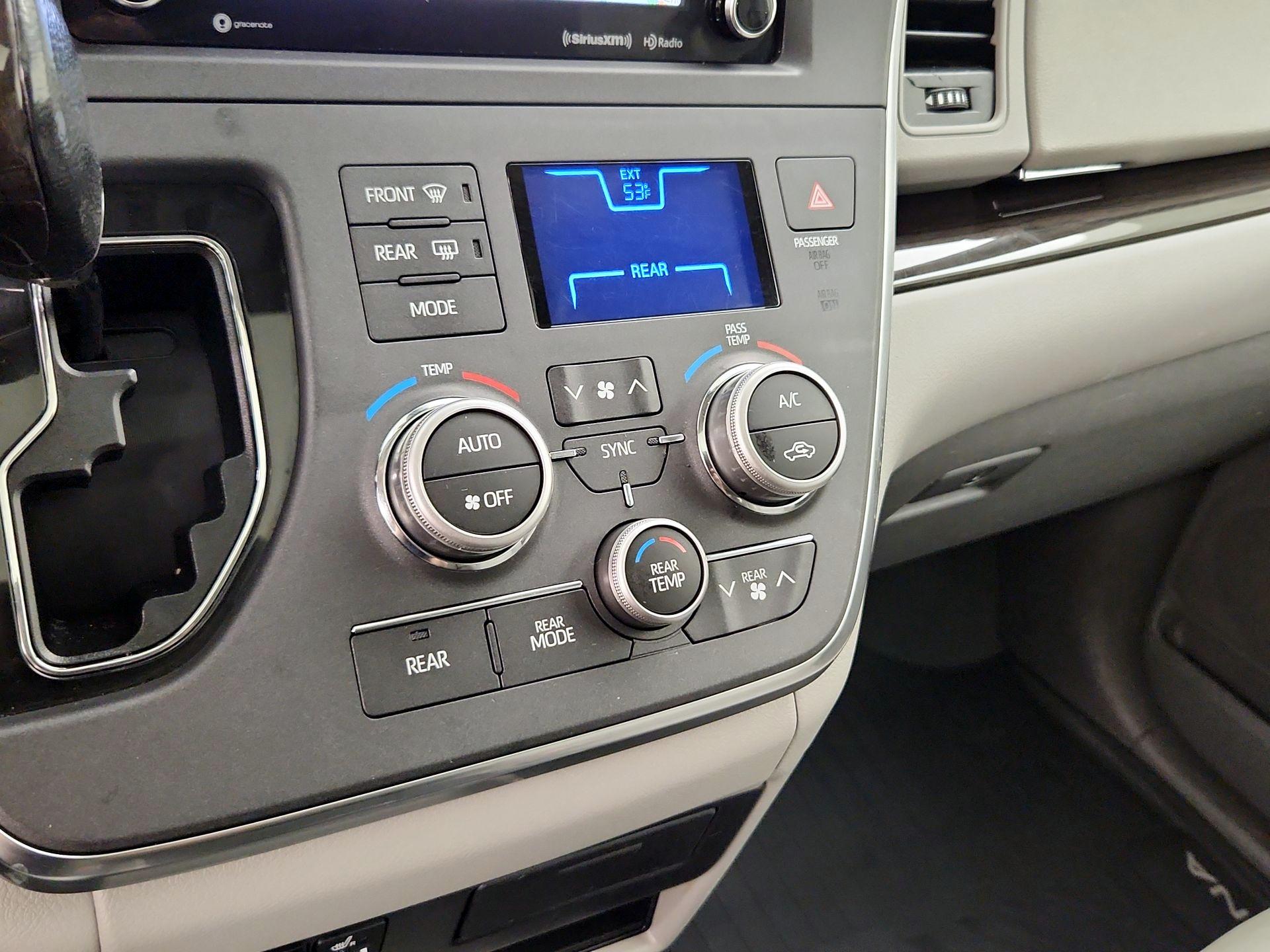 Thumbnail: 2019 Toyota Sienna - 17