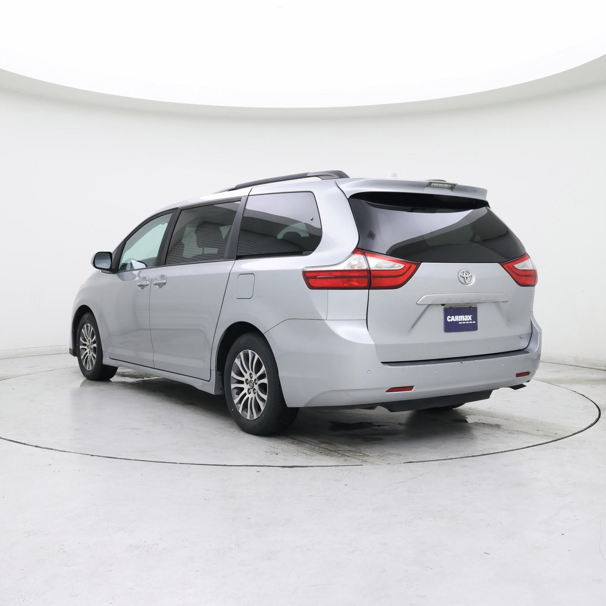 Thumbnail: 2019 Toyota Sienna - 2