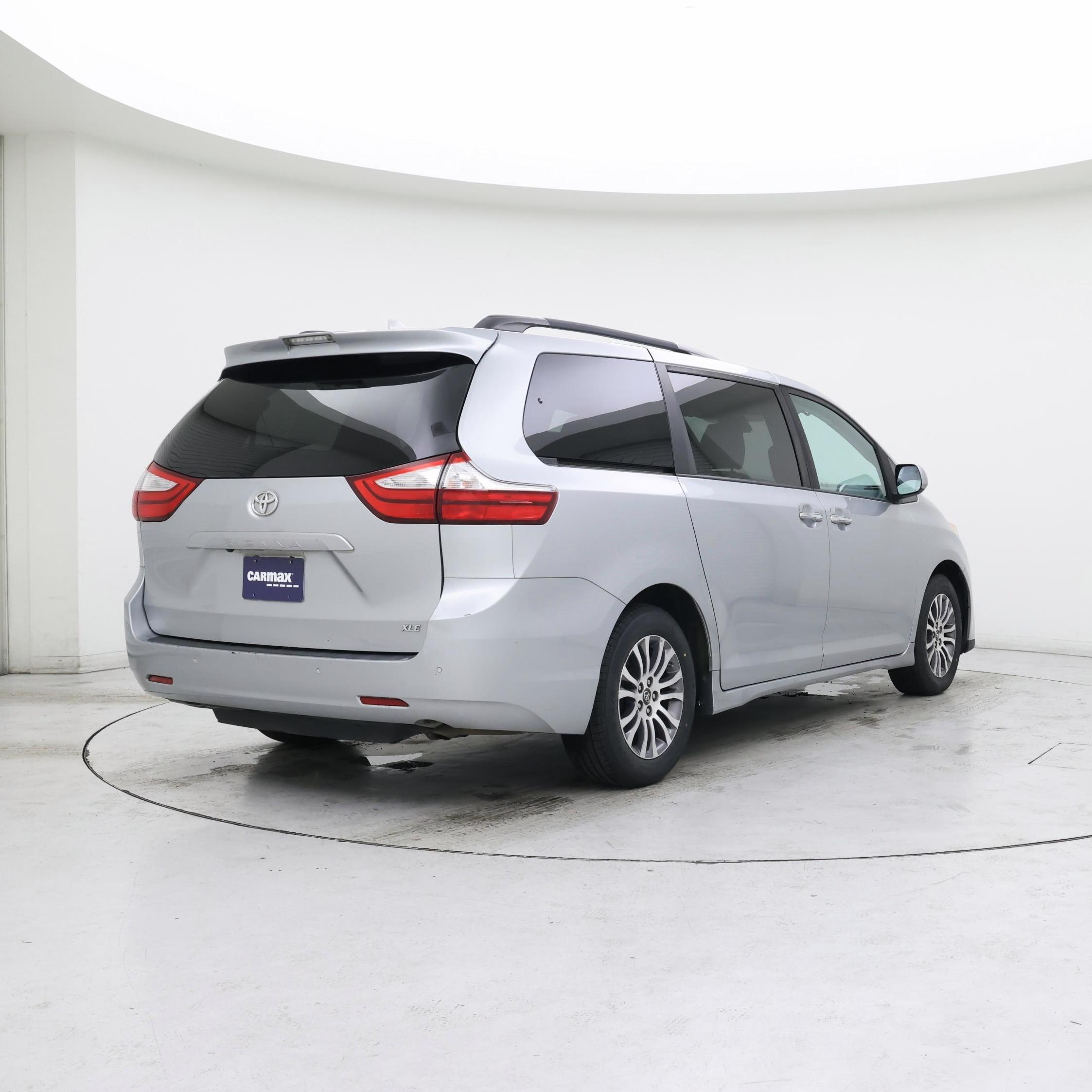 Thumbnail: 2019 Toyota Sienna - 8