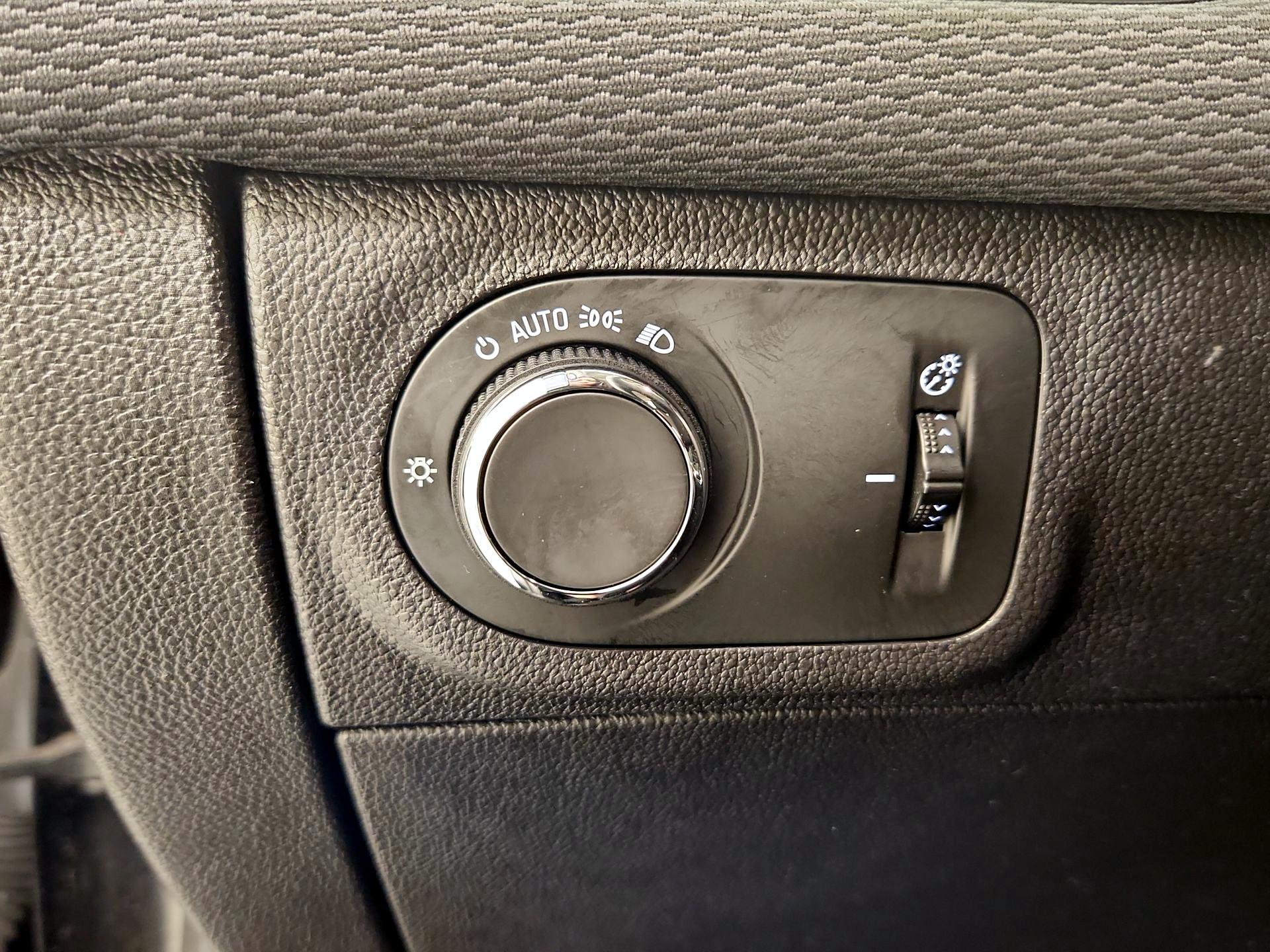 Thumbnail: 2017 Chevrolet Cruze - 13