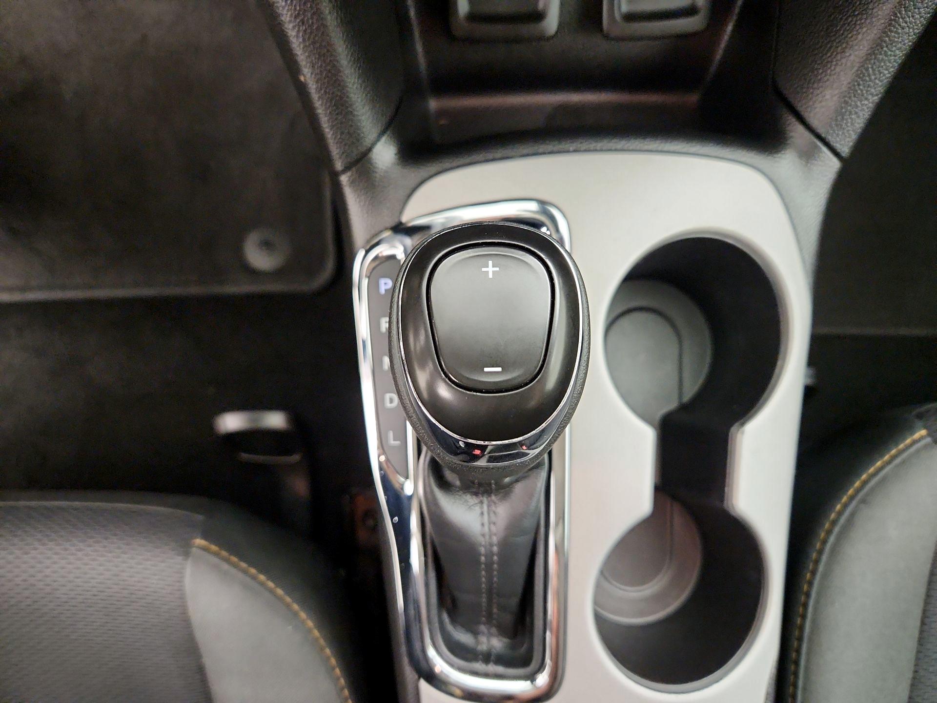 Thumbnail: 2017 Chevrolet Cruze - 17