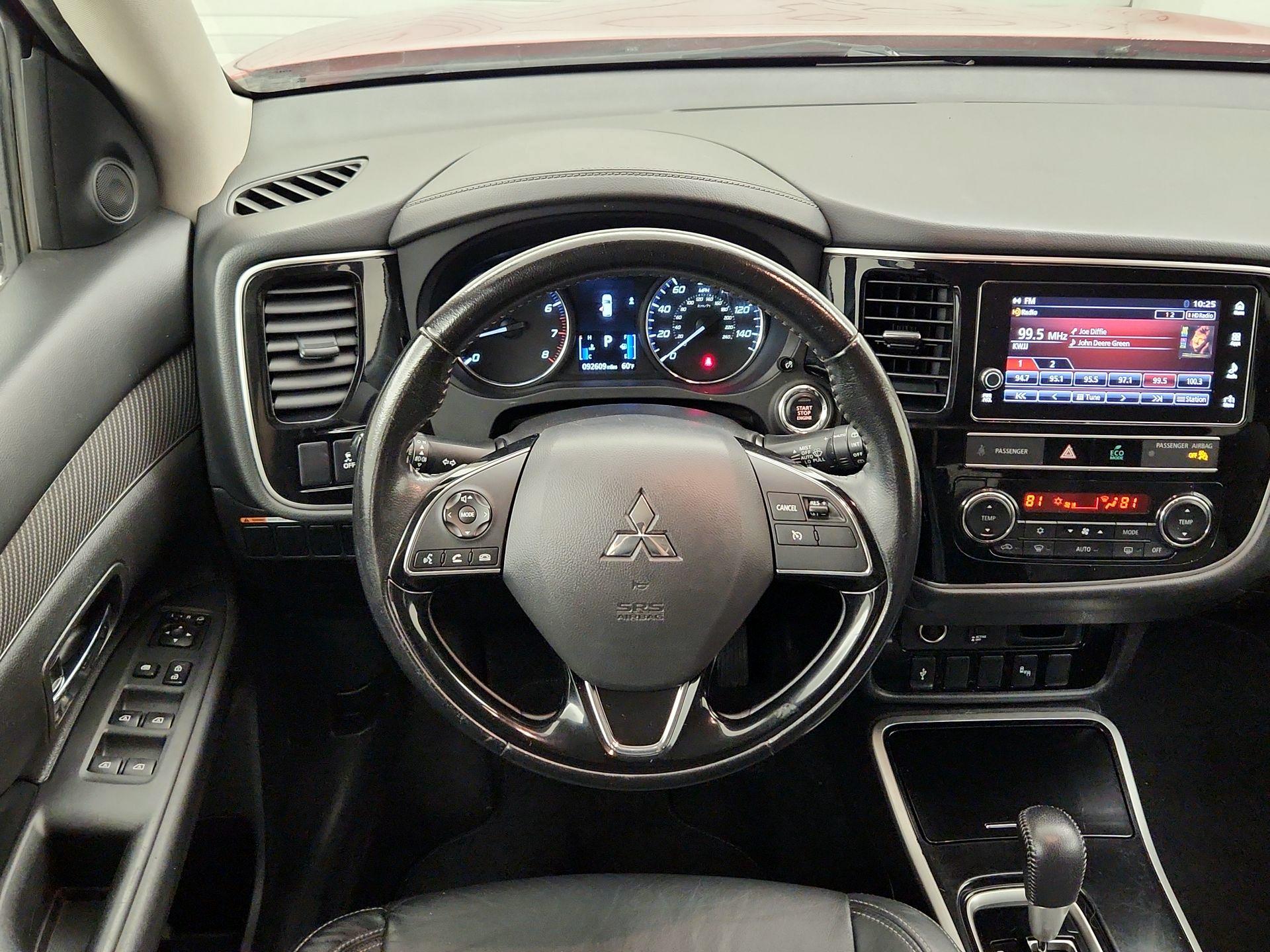 Thumbnail: 2019 Mitsubishi Outlander - 10