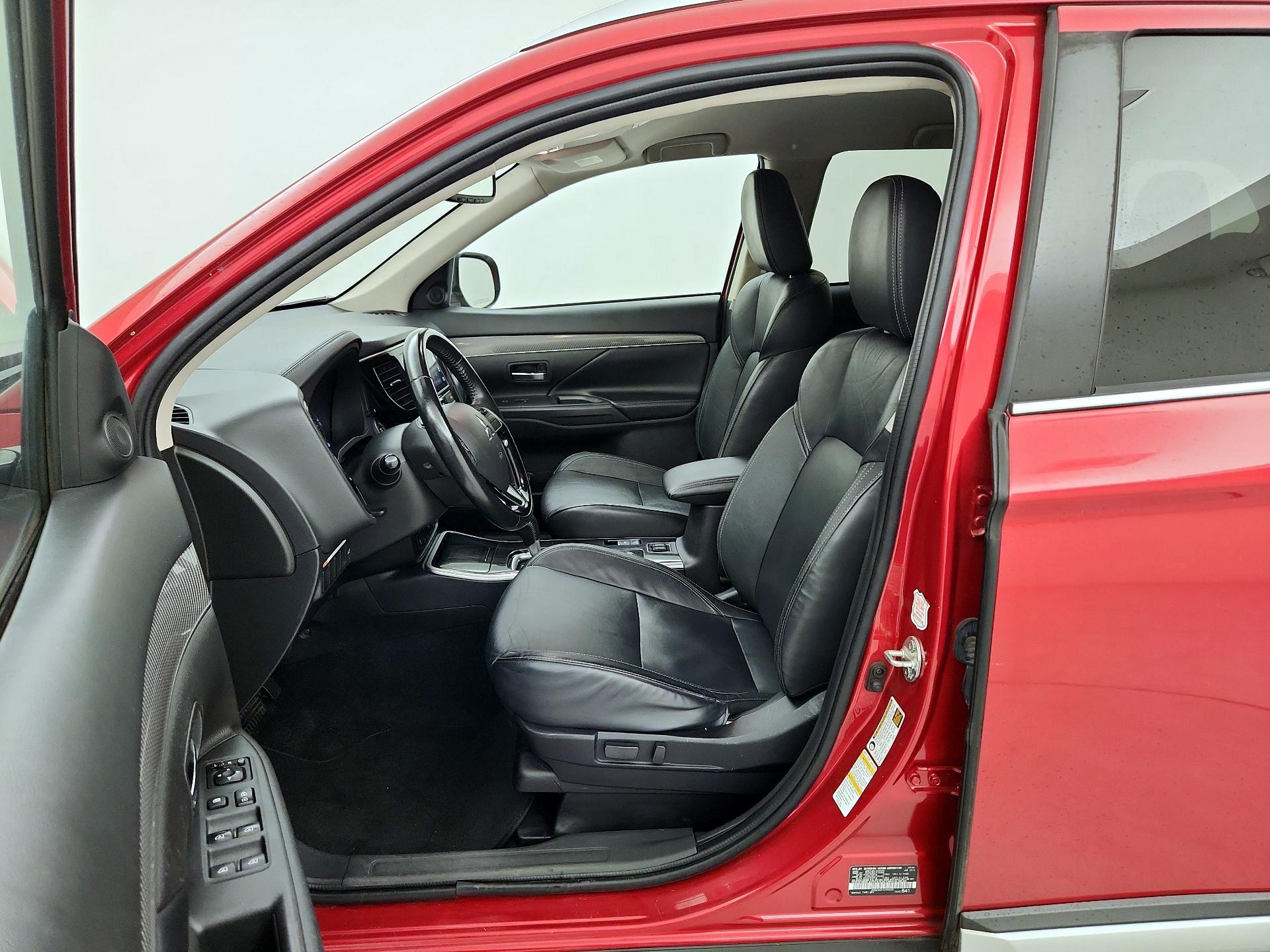 Thumbnail: 2019 Mitsubishi Outlander - 11