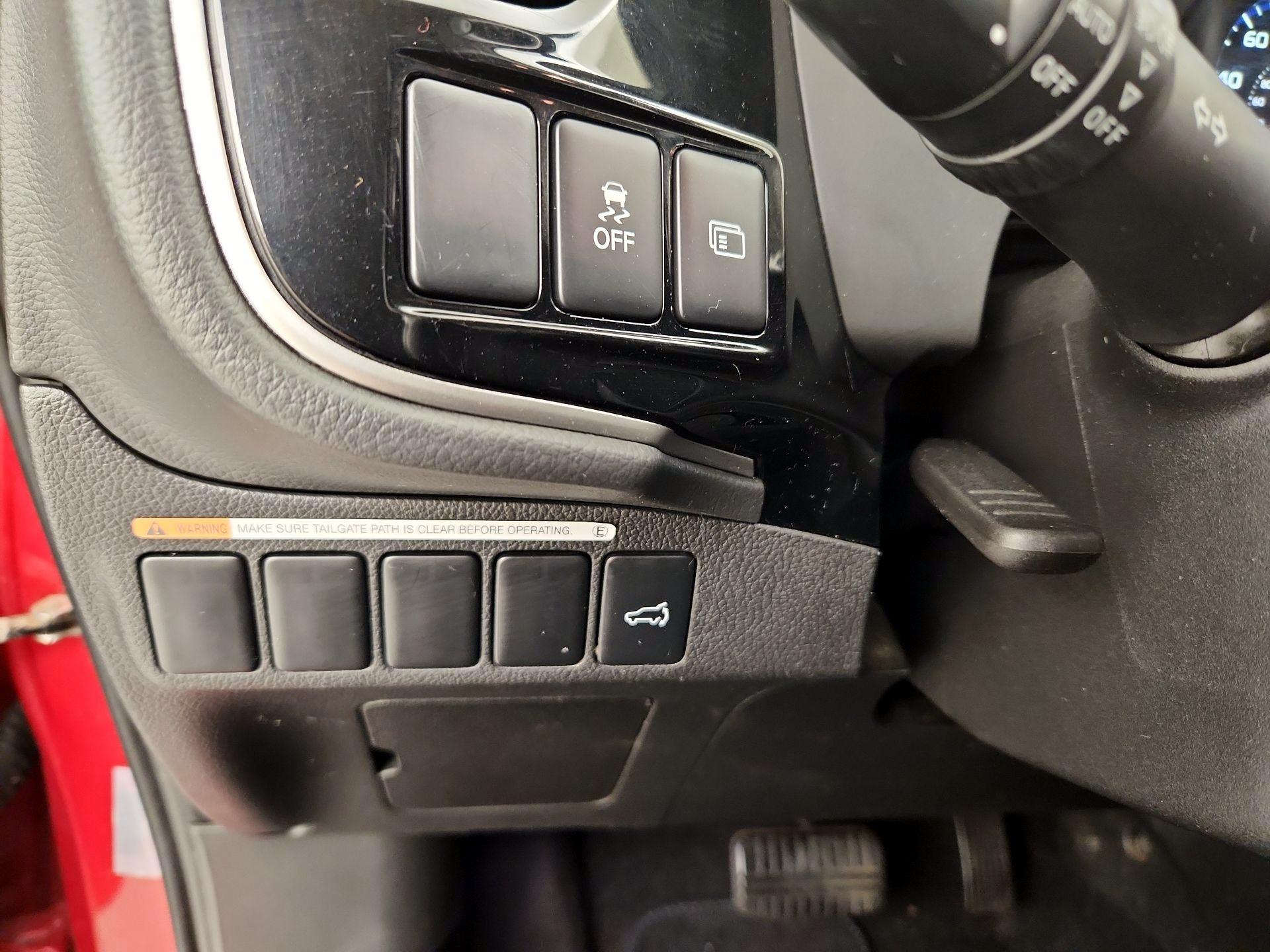 Thumbnail: 2019 Mitsubishi Outlander - 13