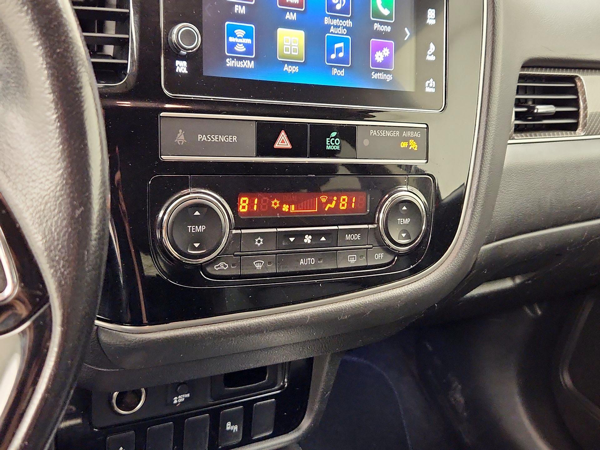 Thumbnail: 2019 Mitsubishi Outlander - 16