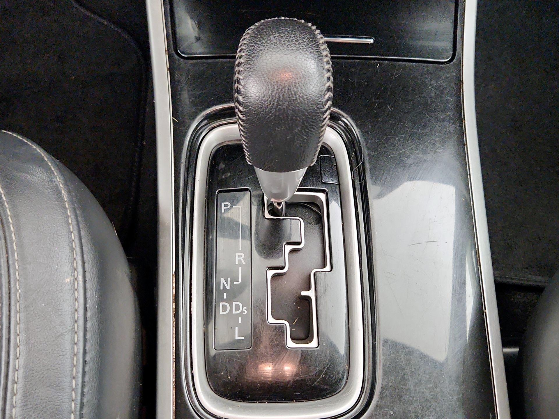 Thumbnail: 2019 Mitsubishi Outlander - 17