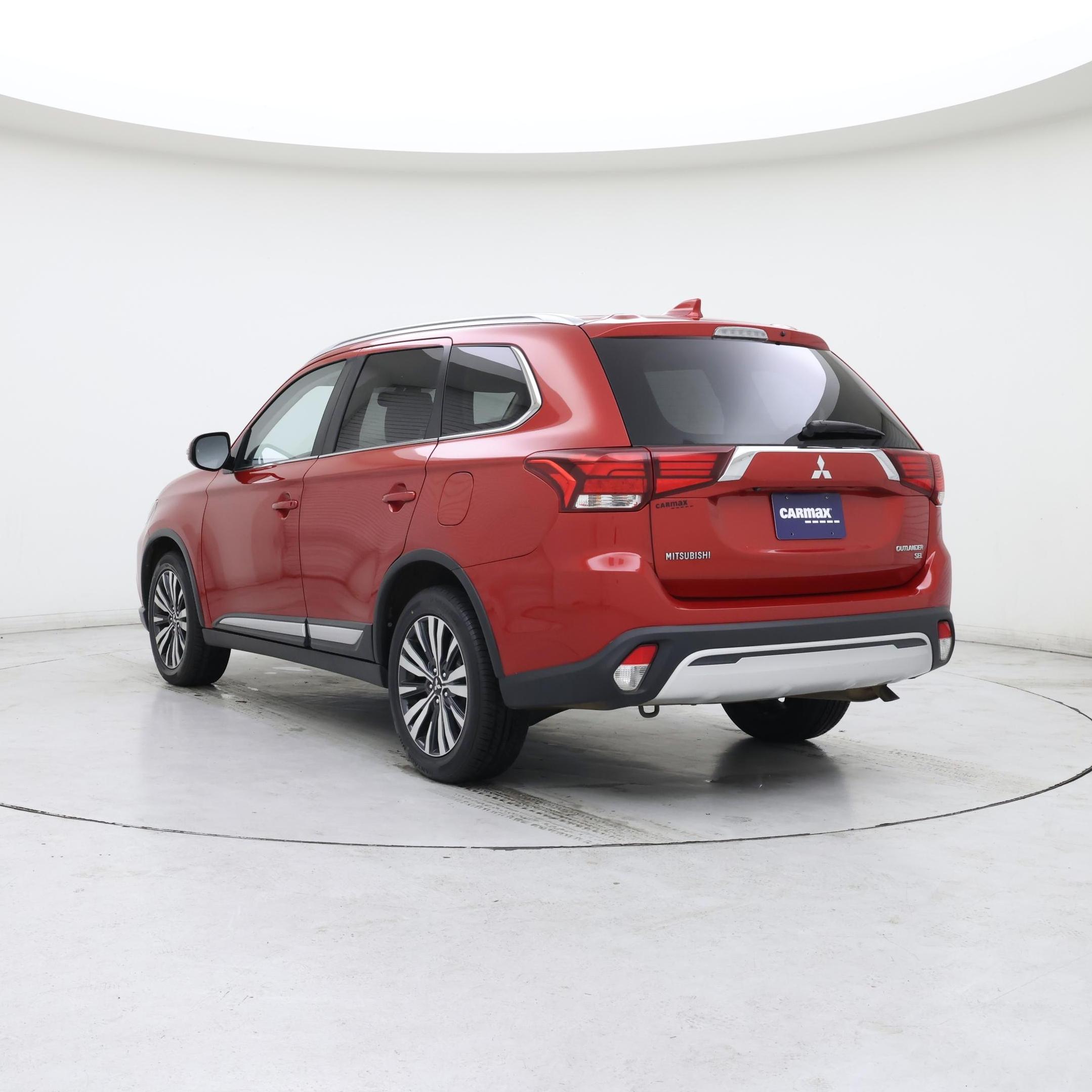 Thumbnail: 2019 Mitsubishi Outlander - 2