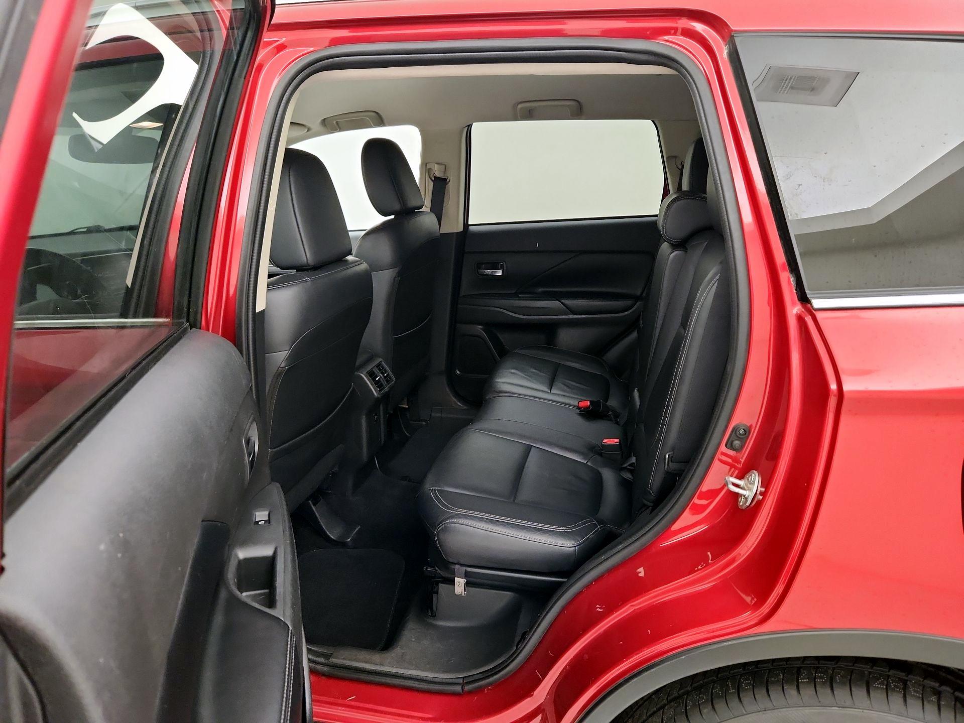 Thumbnail: 2019 Mitsubishi Outlander - 19