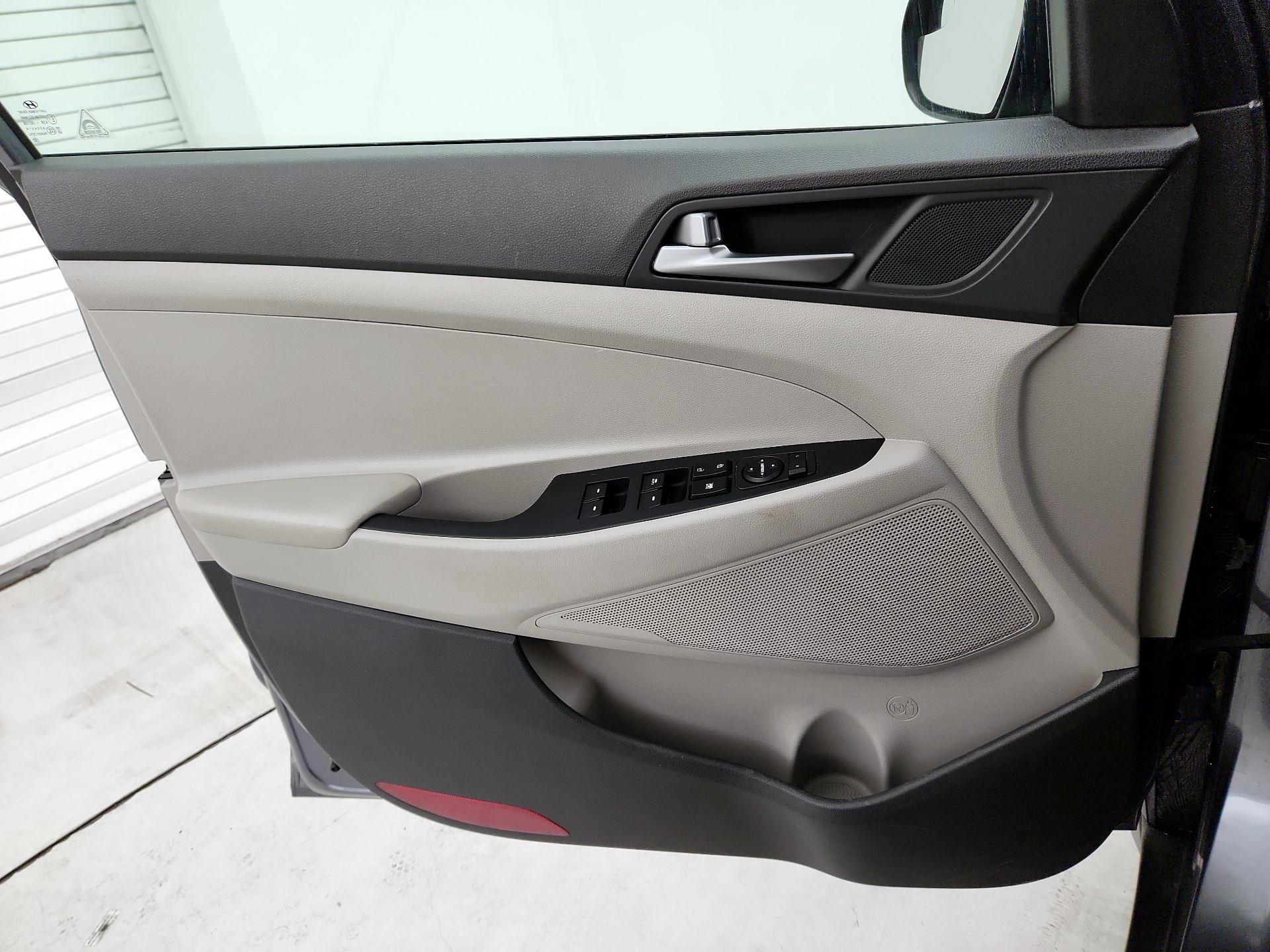 Thumbnail: 2016 Hyundai Tucson - 12