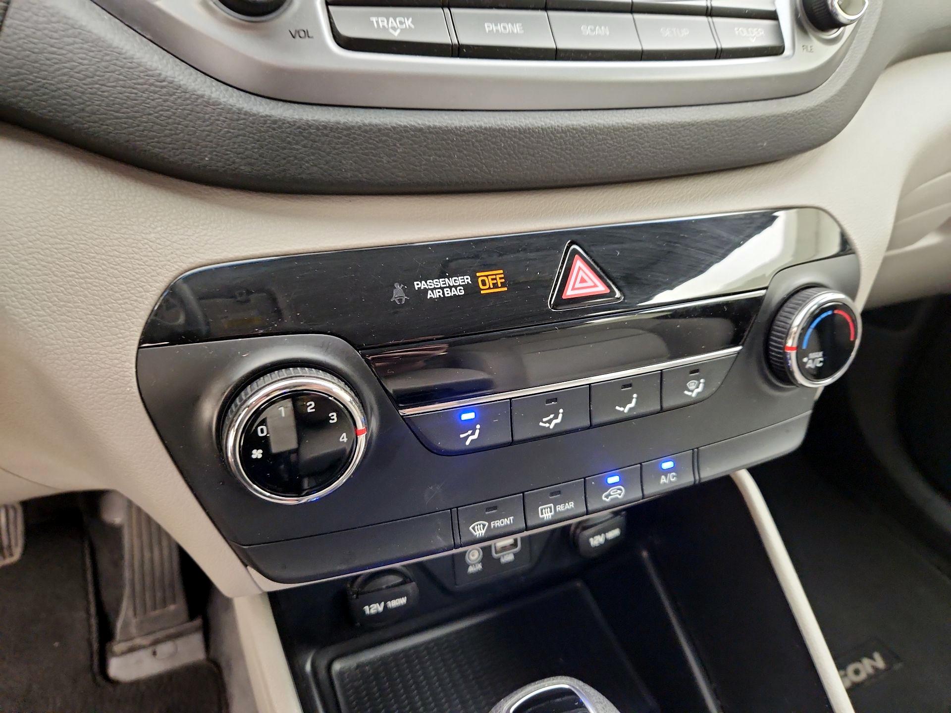 Thumbnail: 2016 Hyundai Tucson - 16