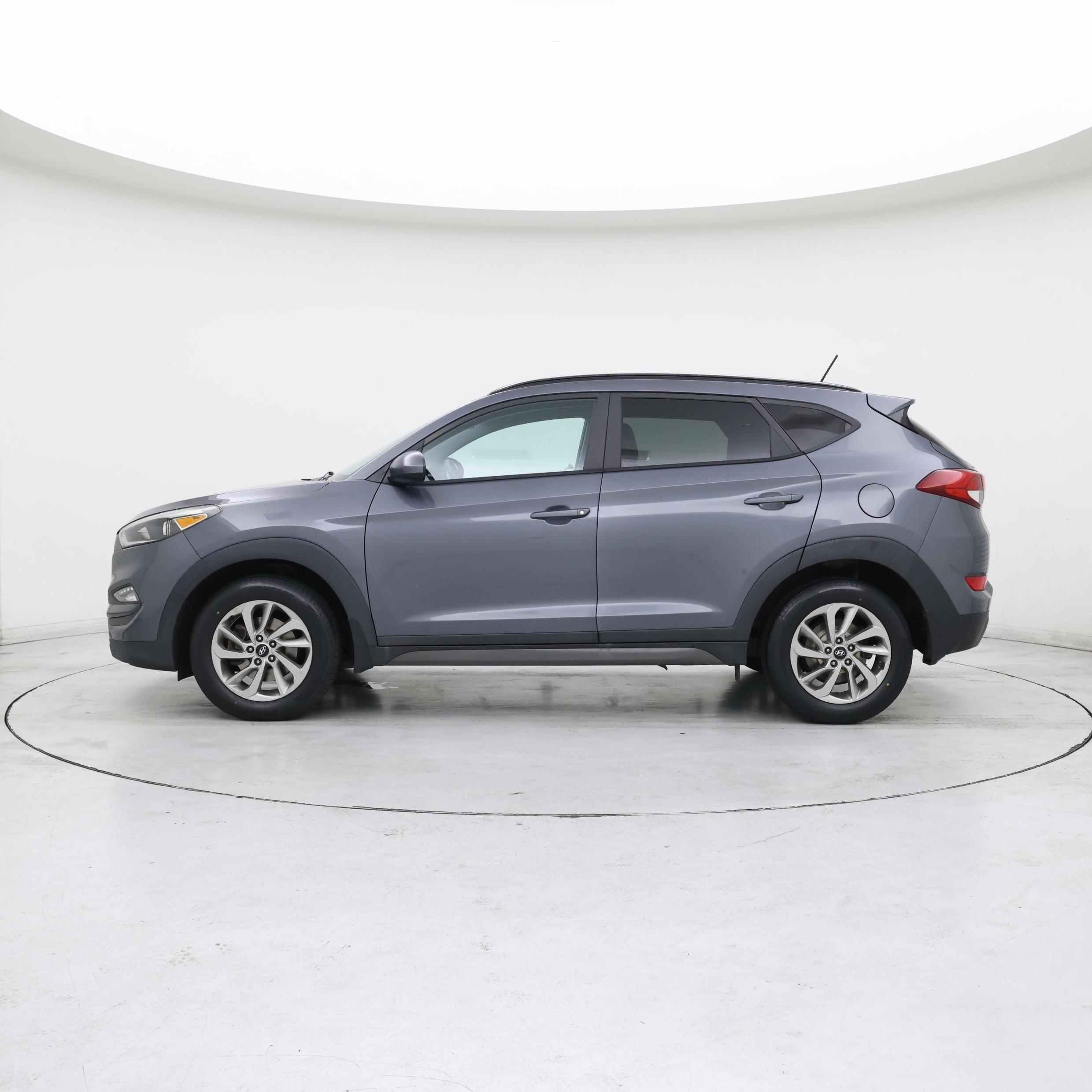 Thumbnail: 2016 Hyundai Tucson - 3