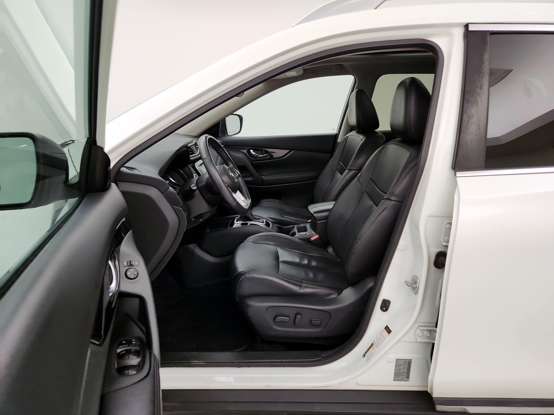 Thumbnail: 2017 Nissan Rogue - 11