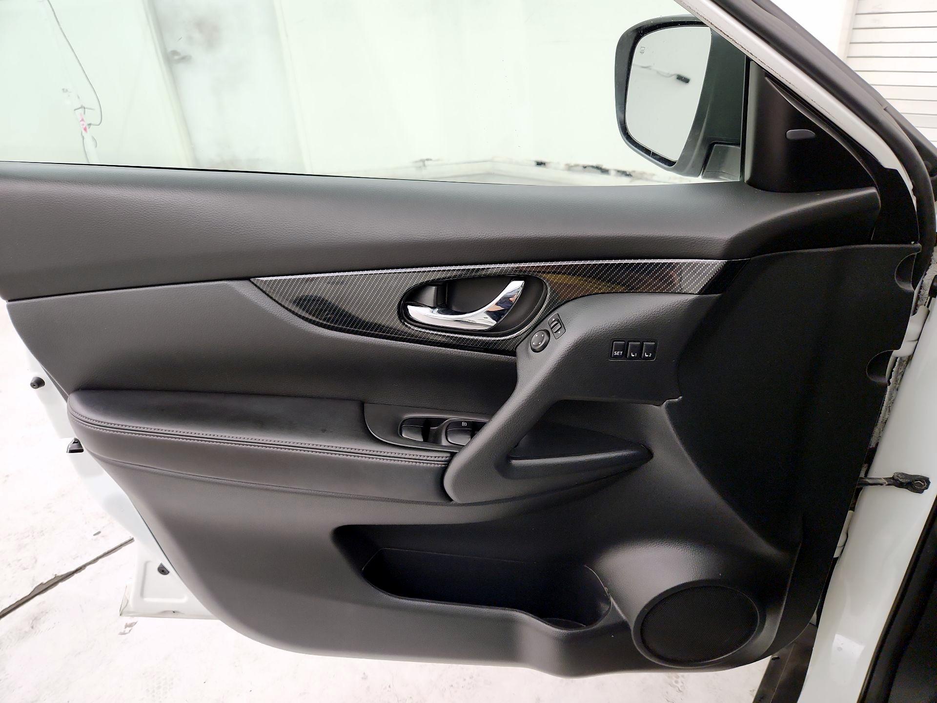 Thumbnail: 2017 Nissan Rogue - 12