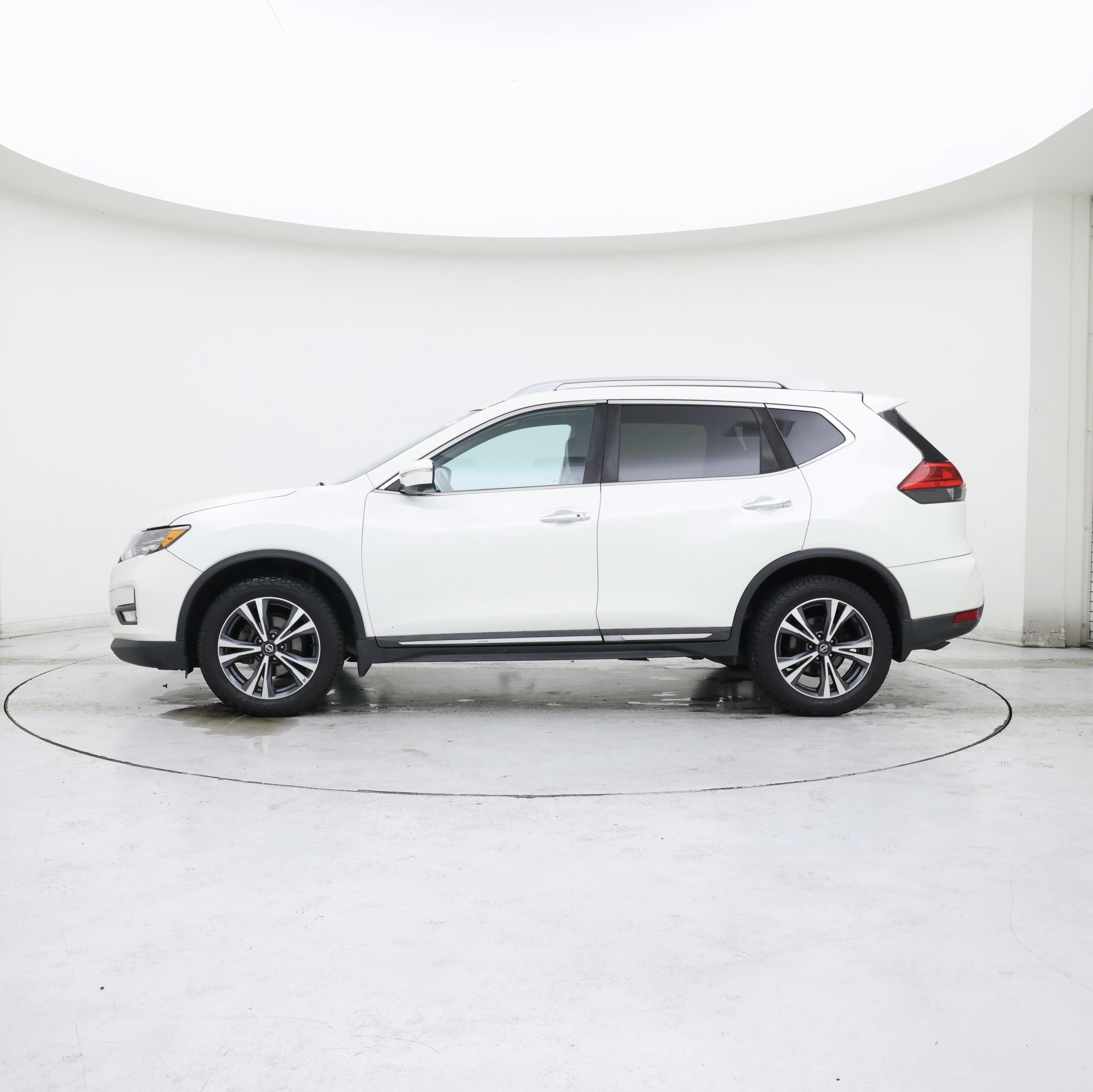 Thumbnail: 2017 Nissan Rogue - 3