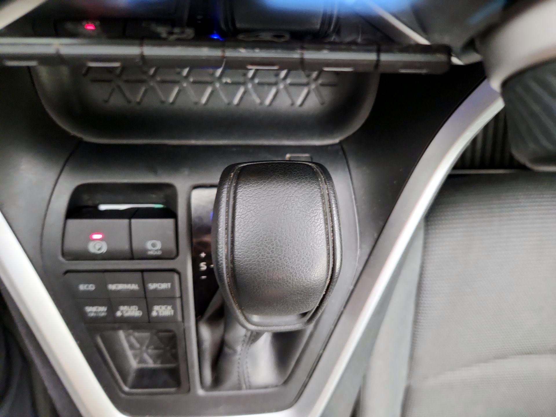 Thumbnail: 2019 Toyota RAV4 - 17