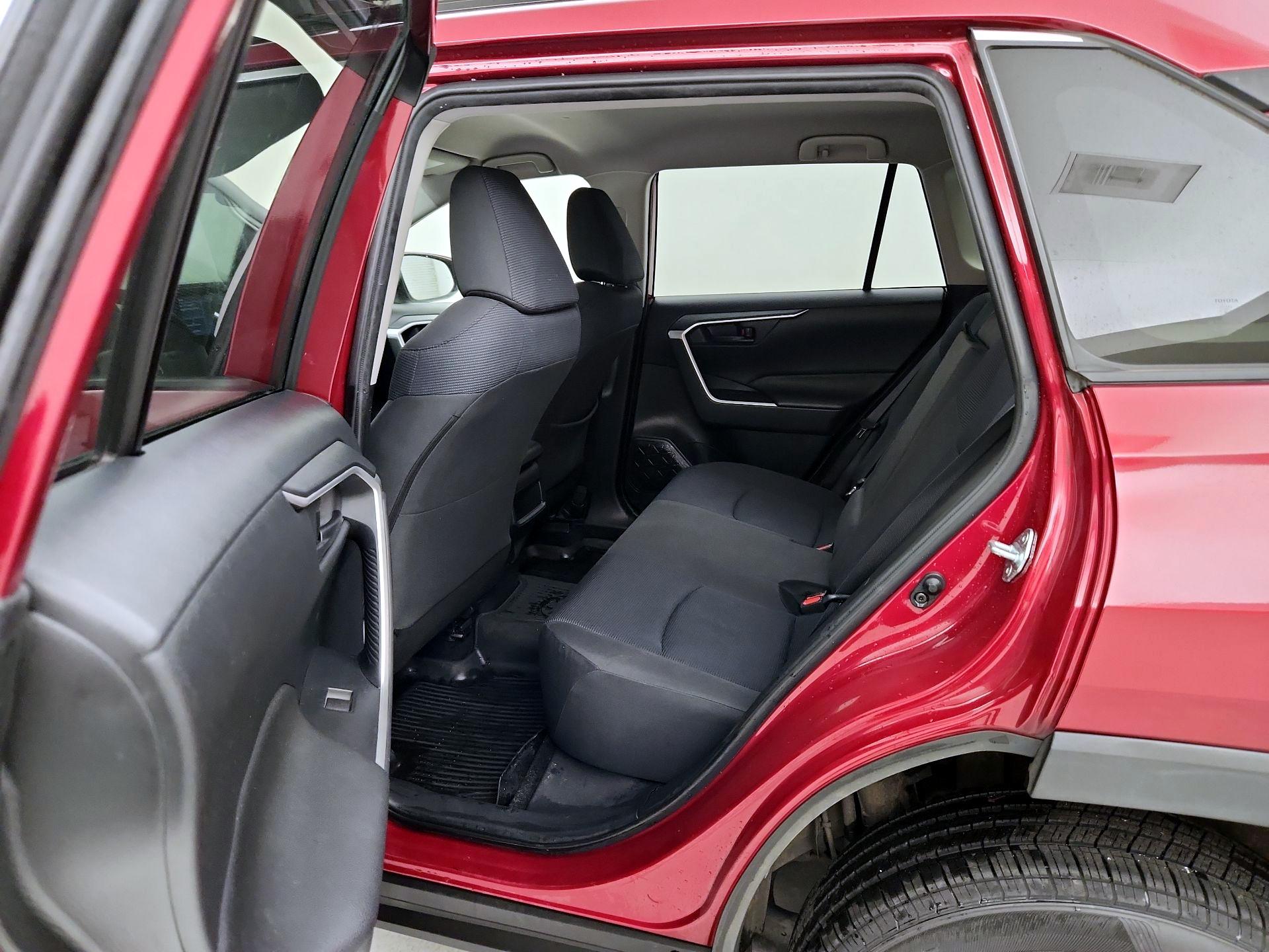 Thumbnail: 2019 Toyota RAV4 - 19