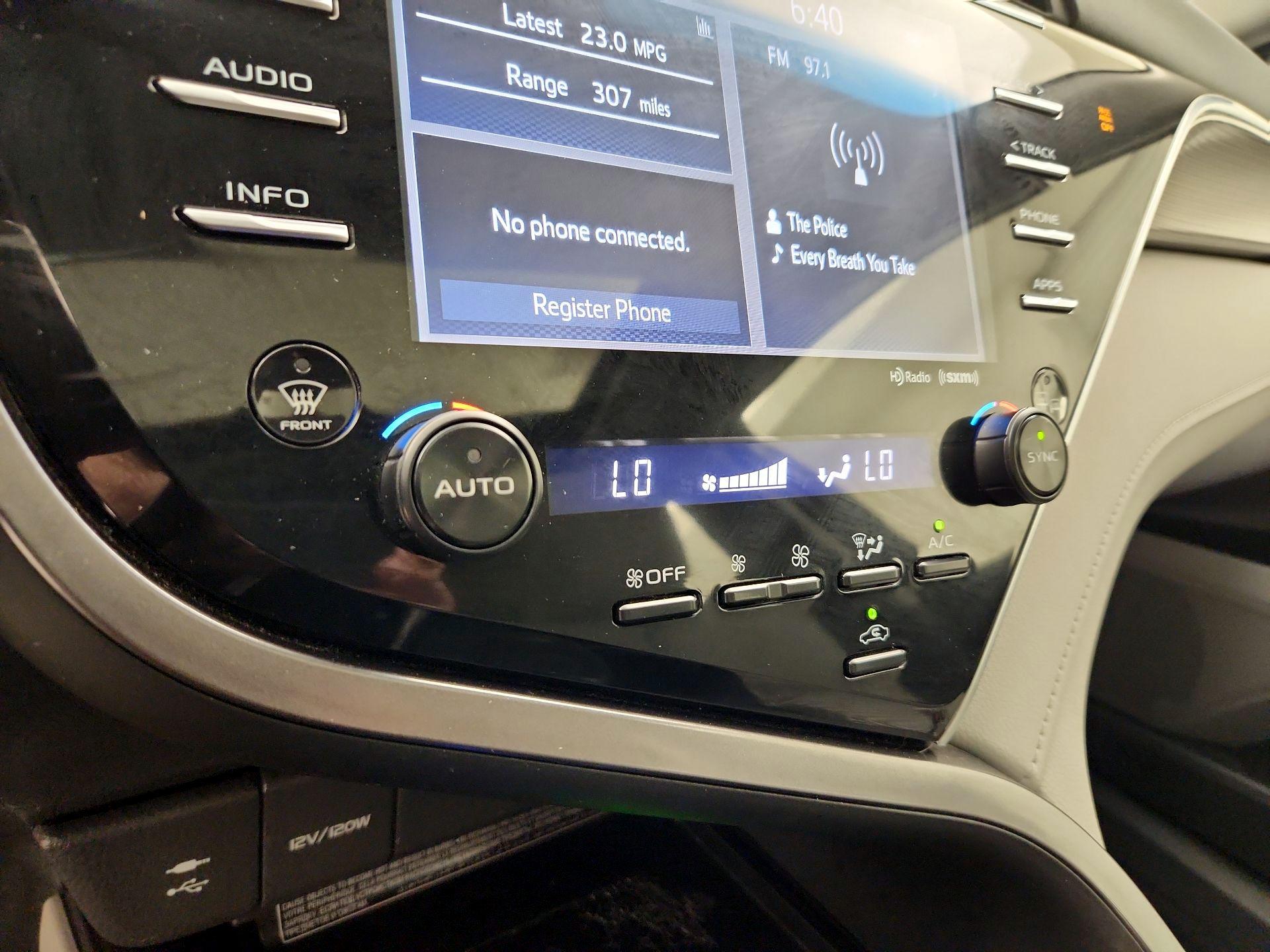 Thumbnail: 2018 Toyota Camry - 16