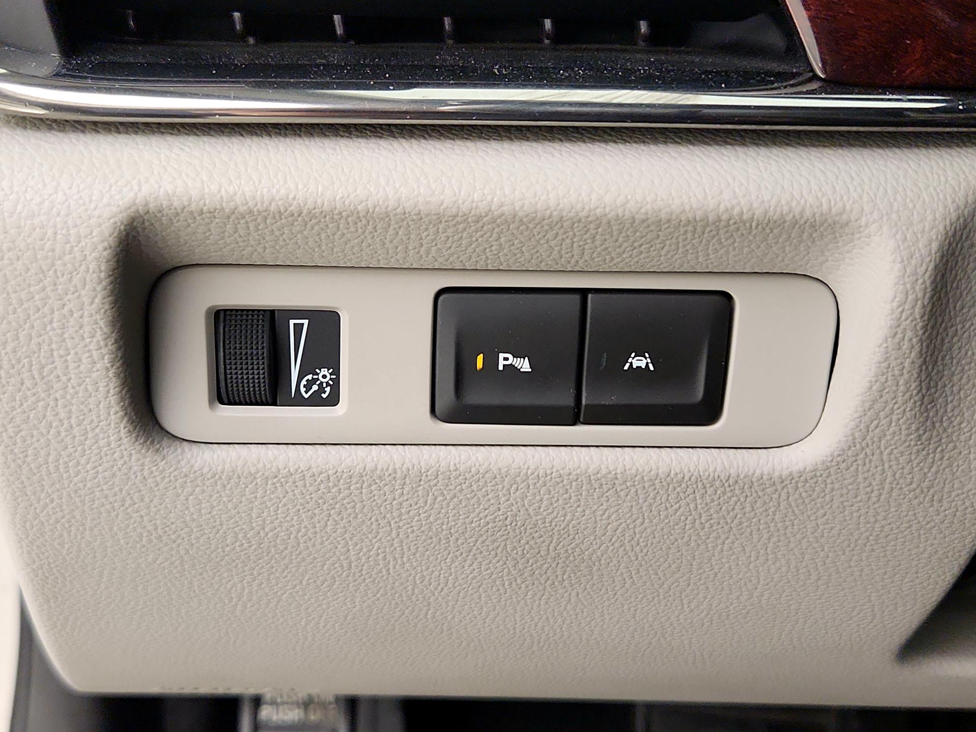 Thumbnail: 2015 Cadillac ATS - 13