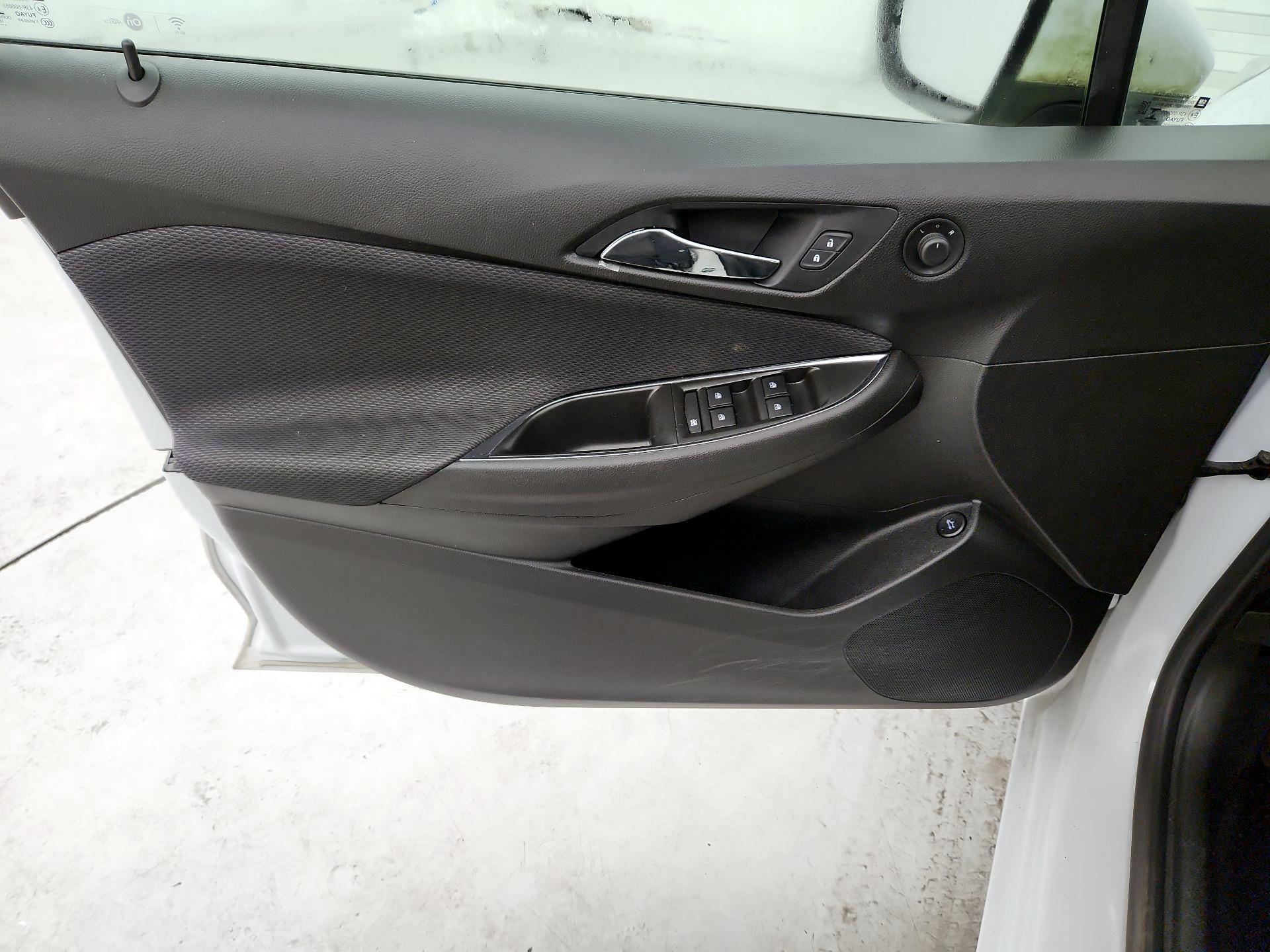 Thumbnail: 2019 Chevrolet Cruze - 12