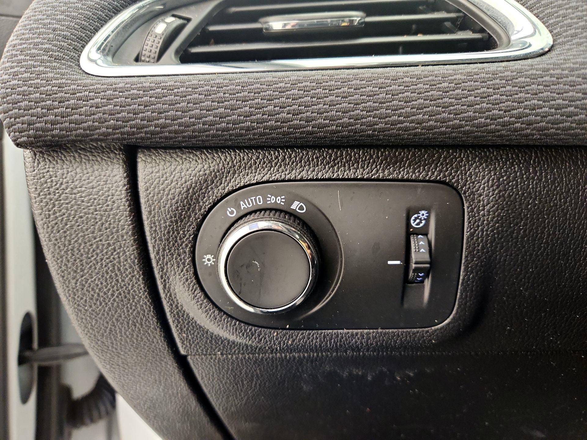 Thumbnail: 2019 Chevrolet Cruze - 13