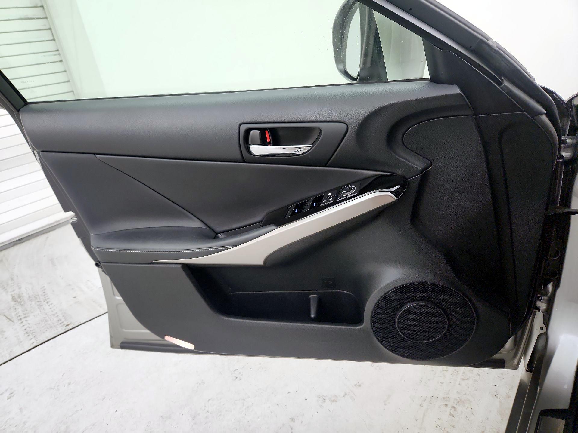 Thumbnail: 2016 Lexus IS - 12