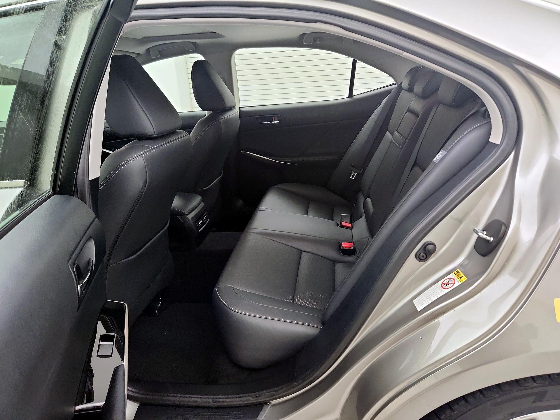 Thumbnail: 2016 Lexus IS - 20