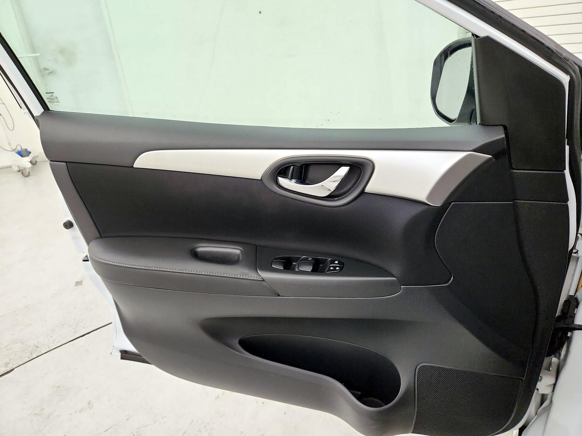 Thumbnail: 2018 Nissan Sentra - 12