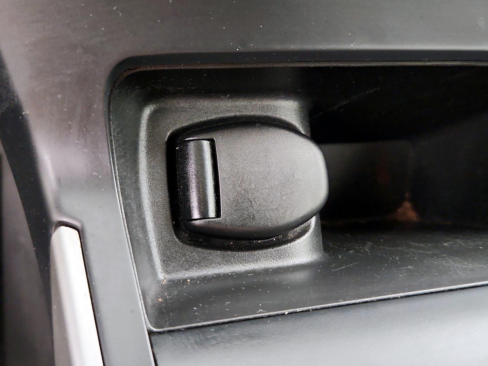 Thumbnail: 2018 Nissan Sentra - 18