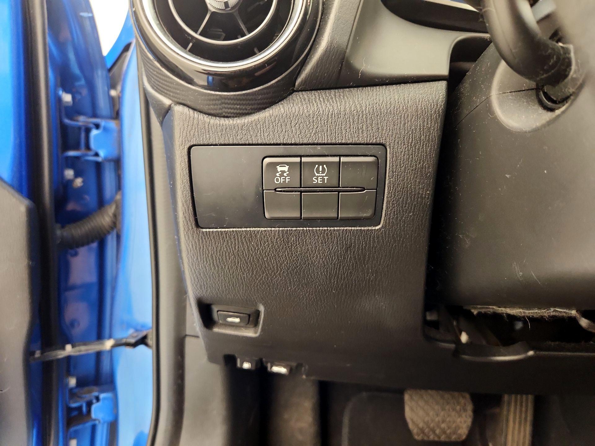 Thumbnail: 2017 Toyota Yaris iA - 13