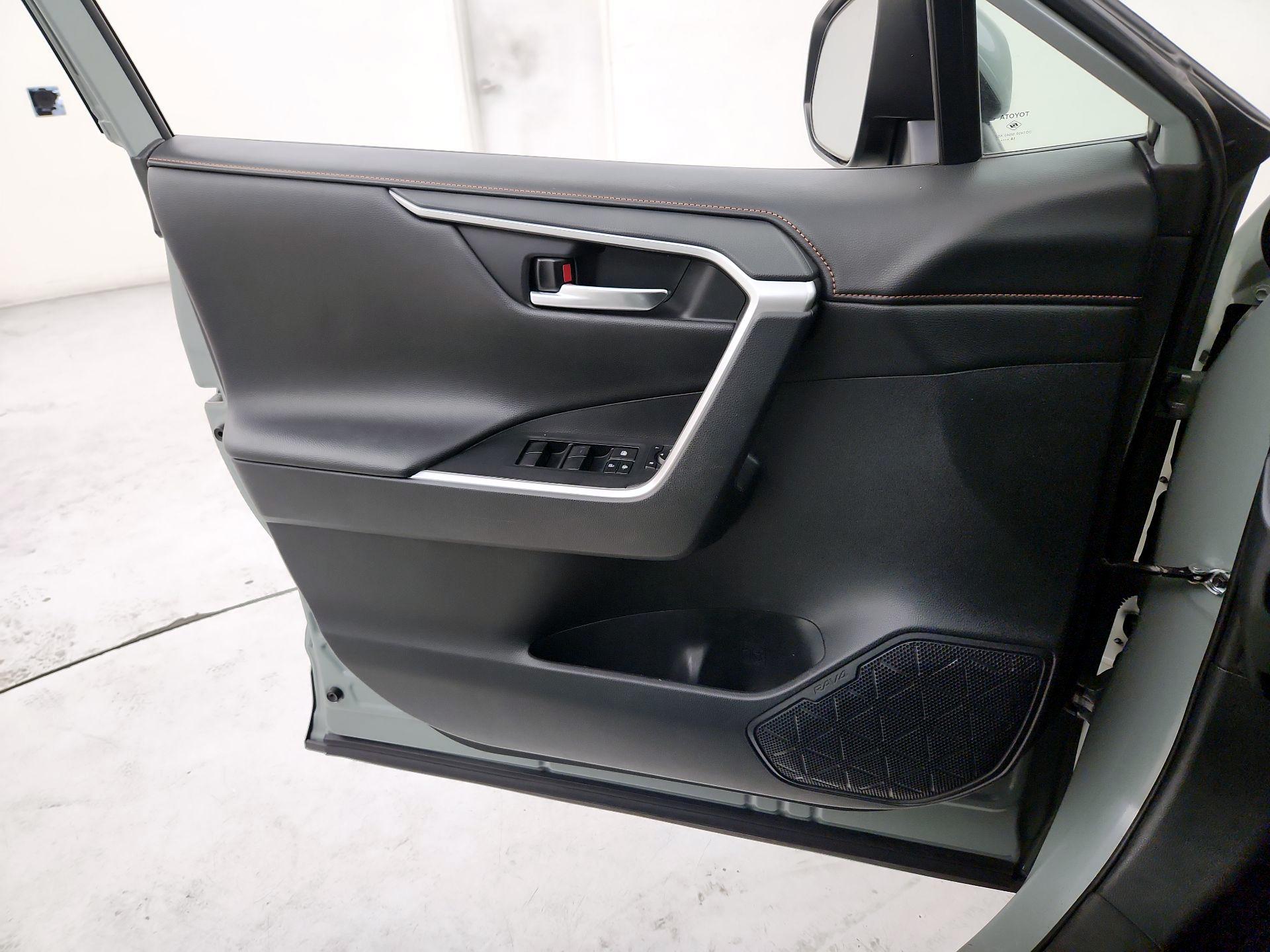 Thumbnail: 2019 Toyota RAV4 - 12