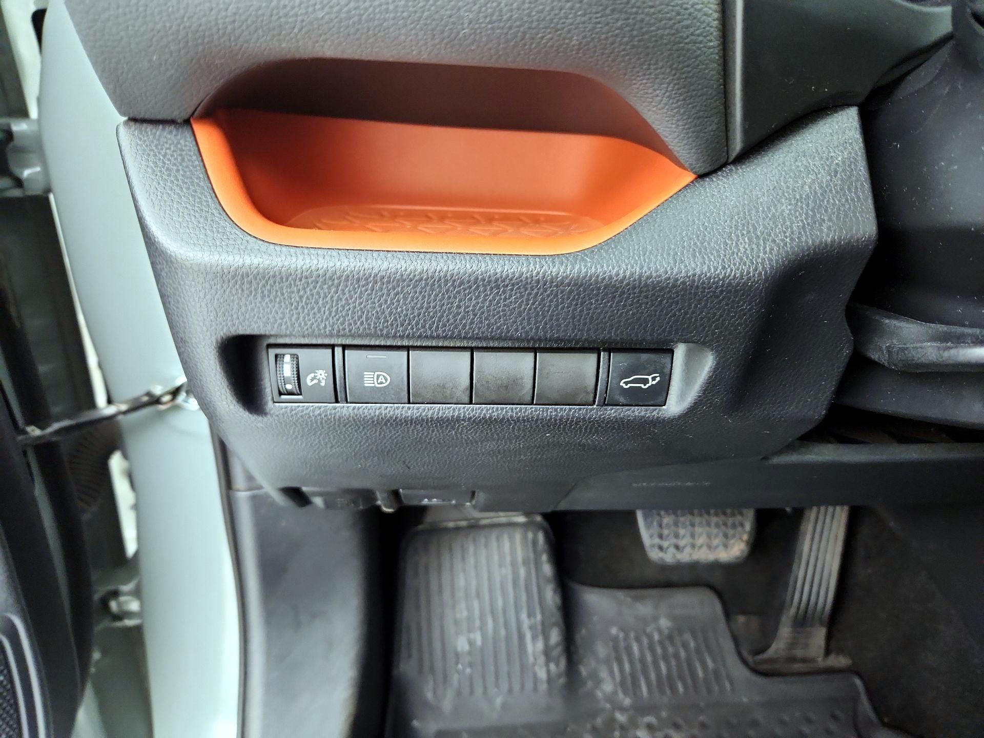 Thumbnail: 2019 Toyota RAV4 - 13