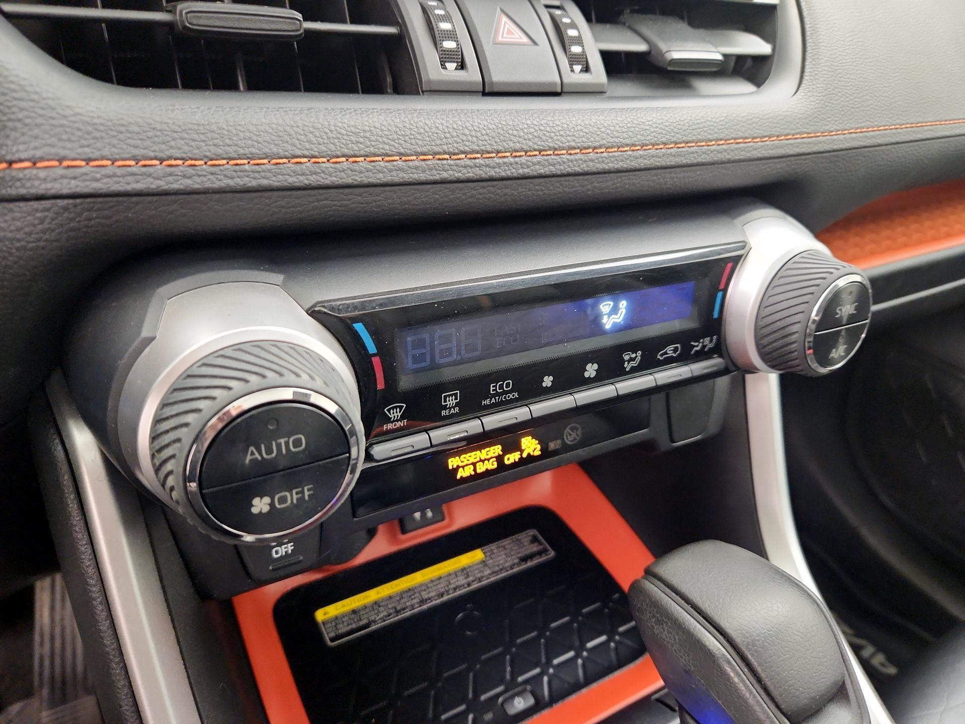 Thumbnail: 2019 Toyota RAV4 - 17