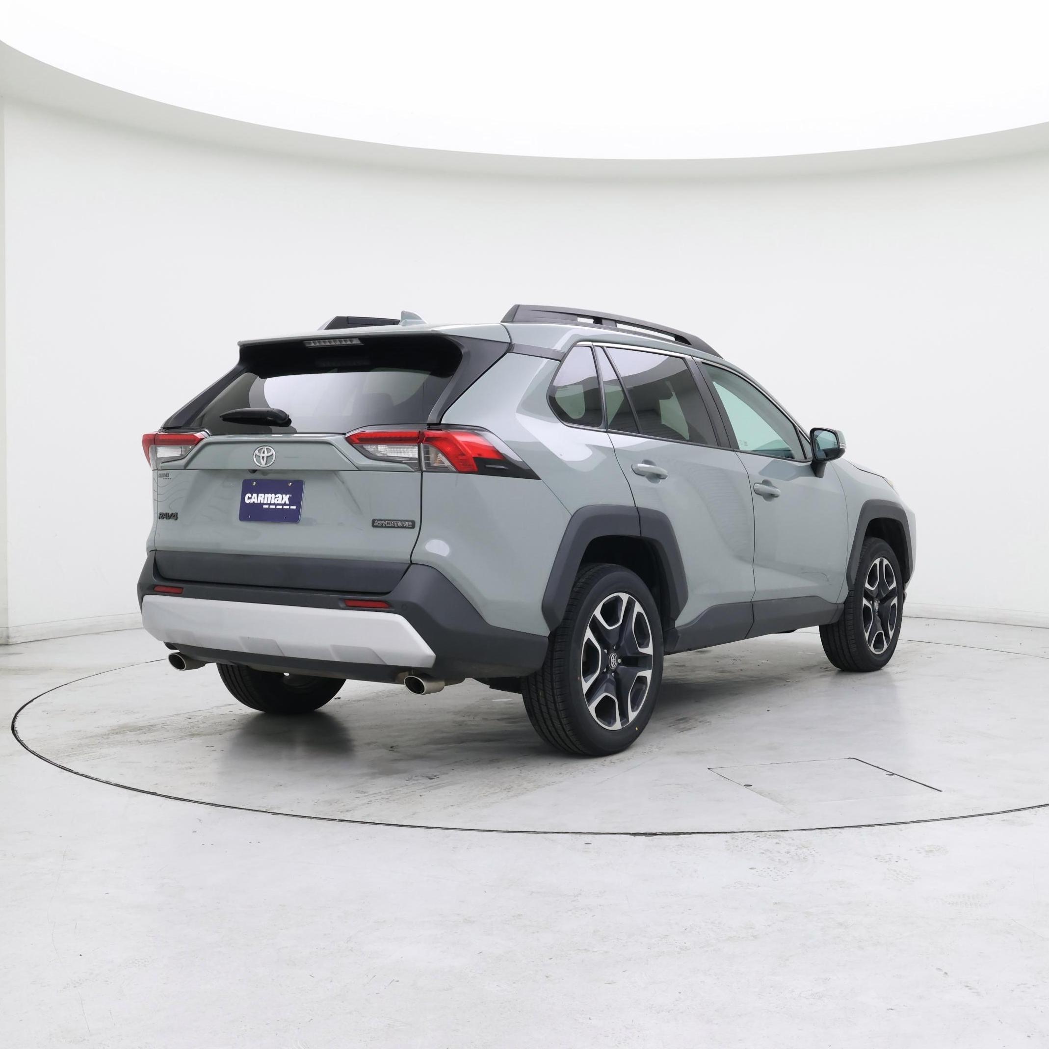 Thumbnail: 2019 Toyota RAV4 - 8