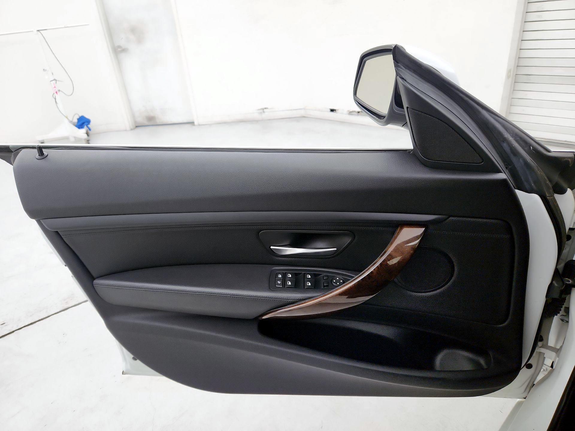 Thumbnail: 2015 BMW 3 Series - 12