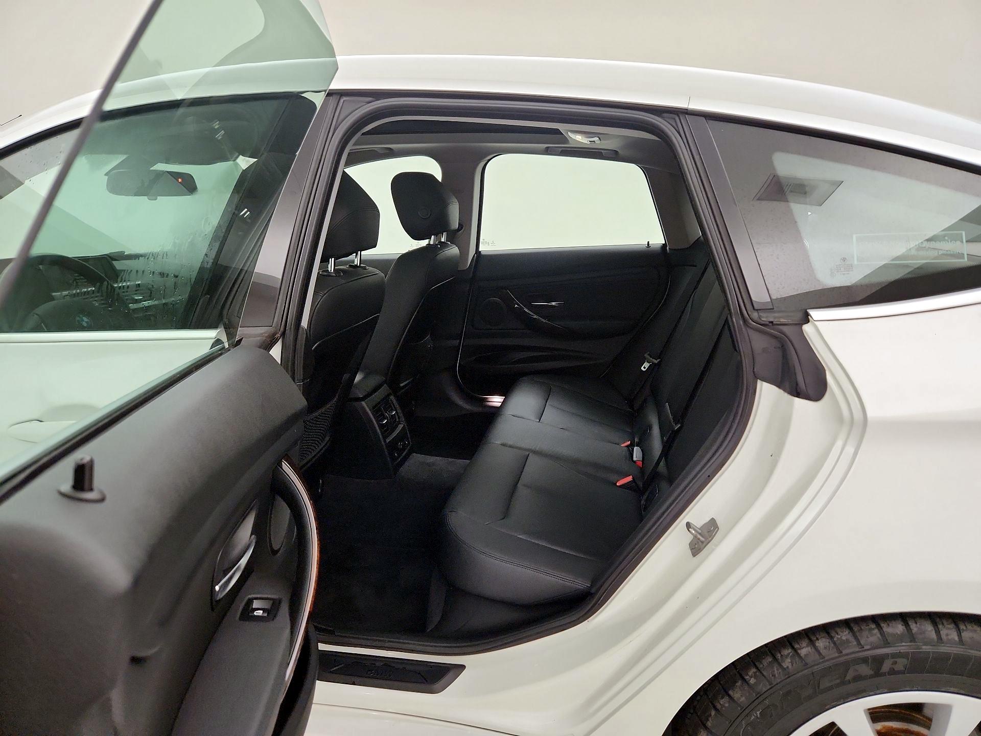 Thumbnail: 2015 BMW 3 Series - 20