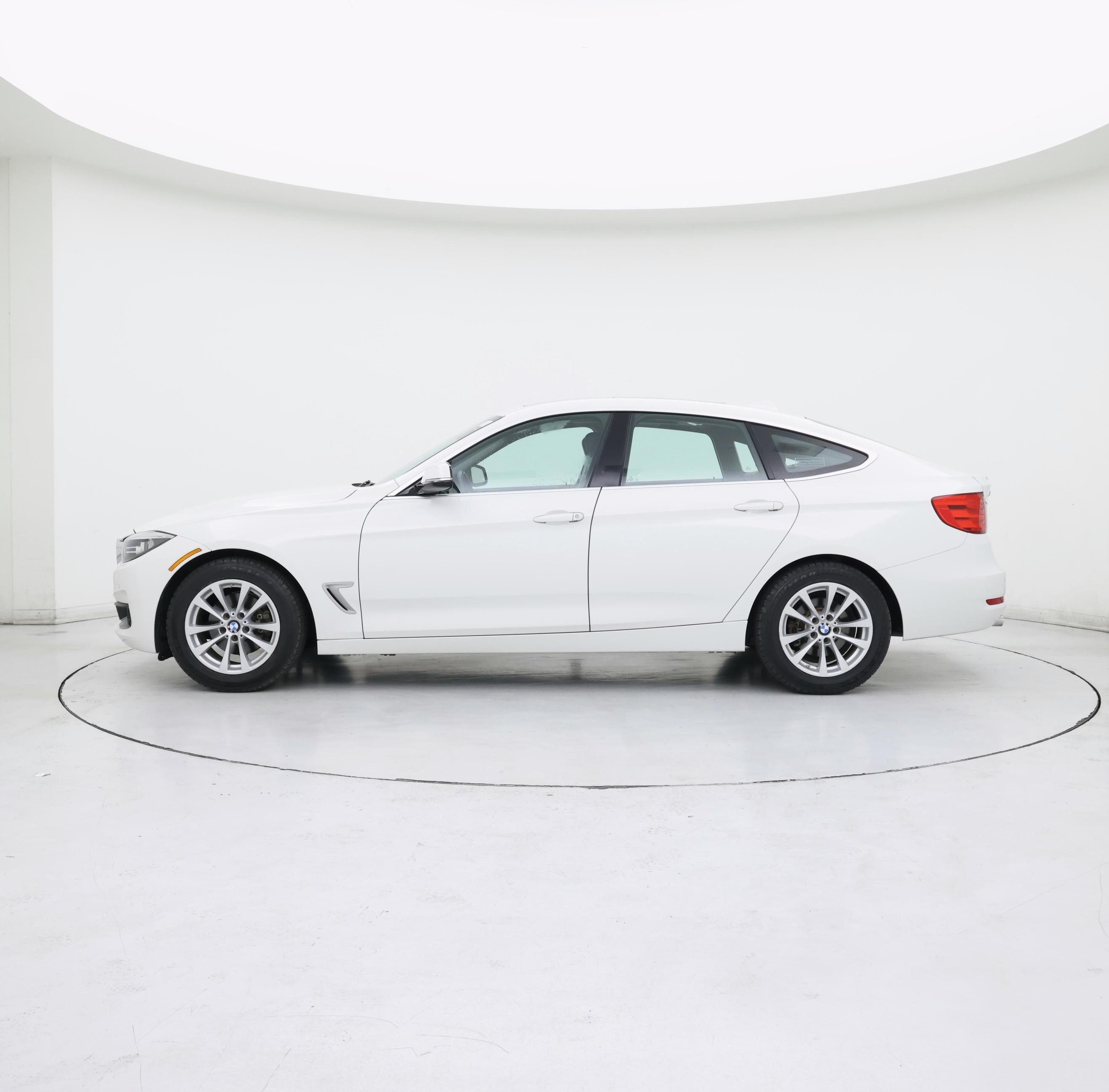 Thumbnail: 2015 BMW 3 Series - 3