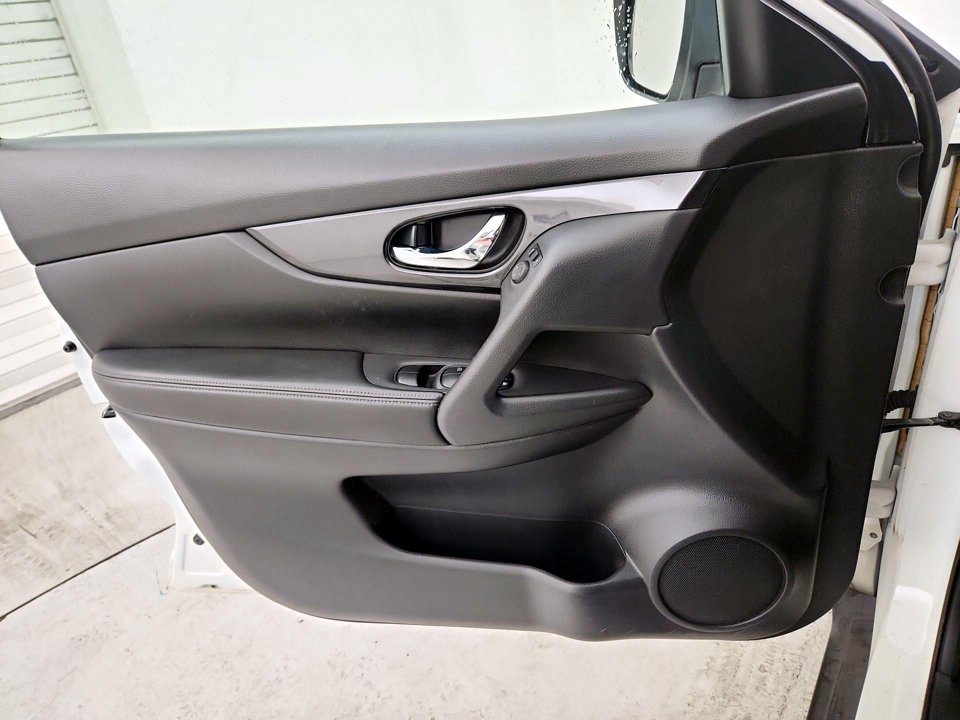 Thumbnail: 2017 Nissan Rogue - 12