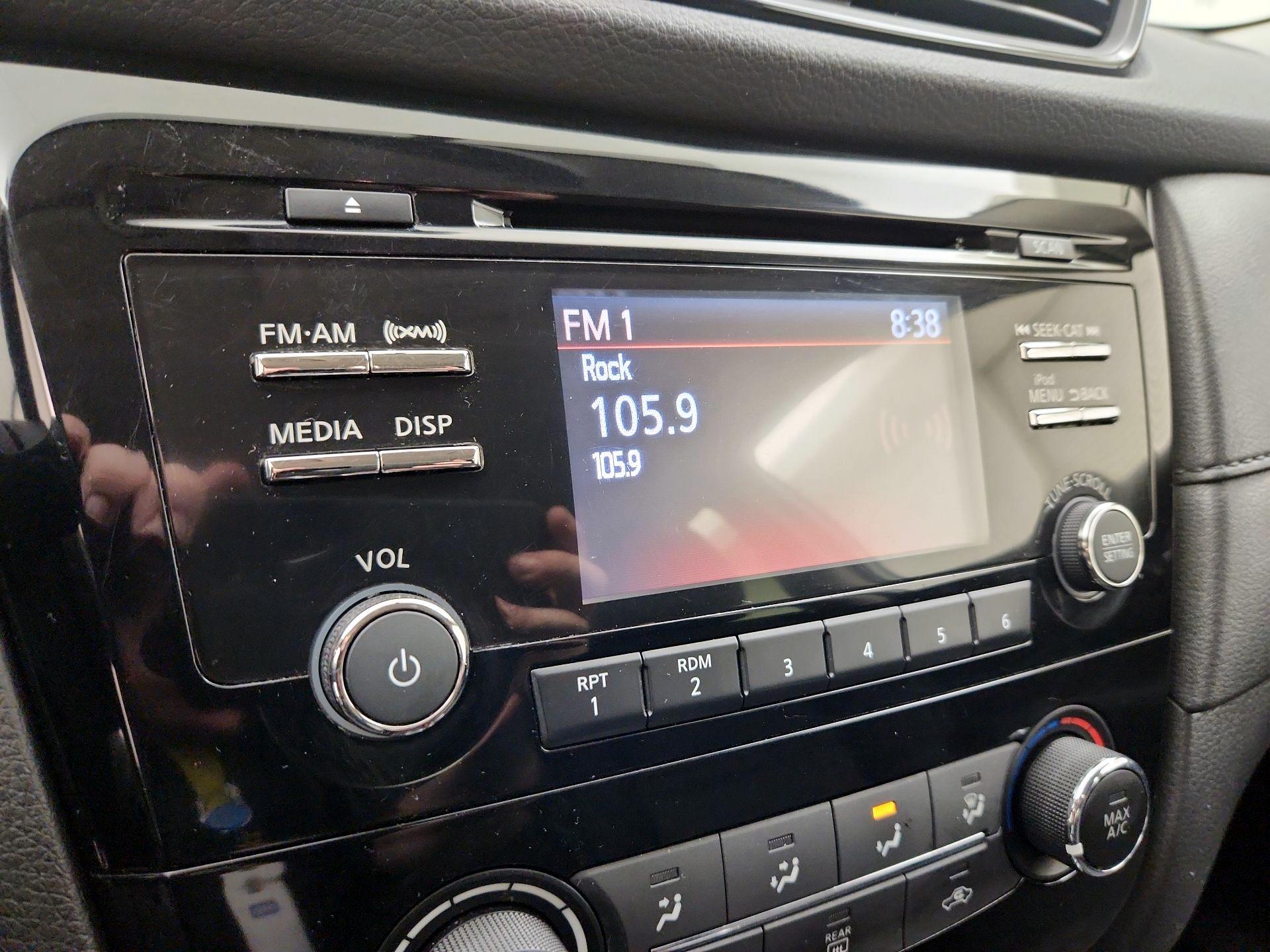 Thumbnail: 2017 Nissan Rogue - 15