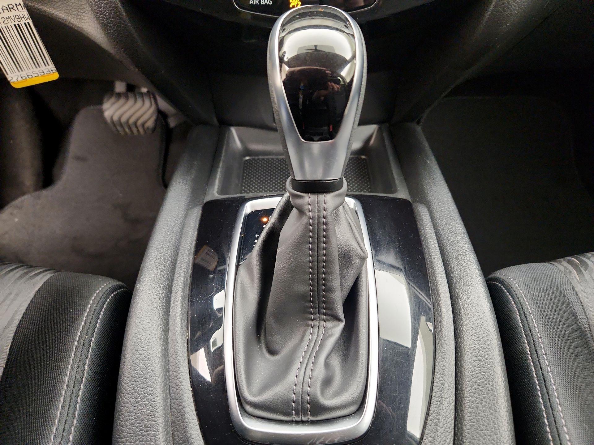 Thumbnail: 2017 Nissan Rogue - 17