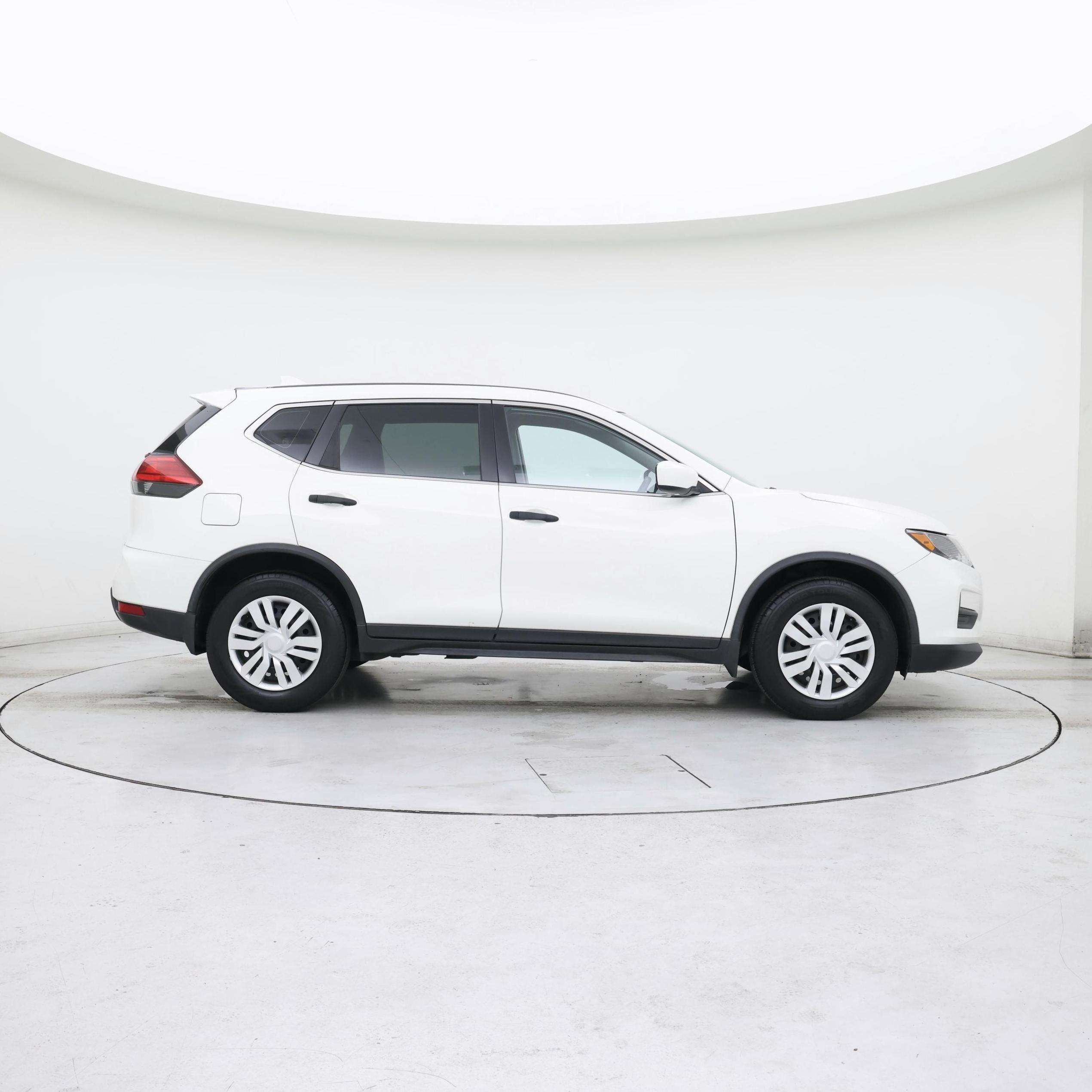 Thumbnail: 2017 Nissan Rogue - 7