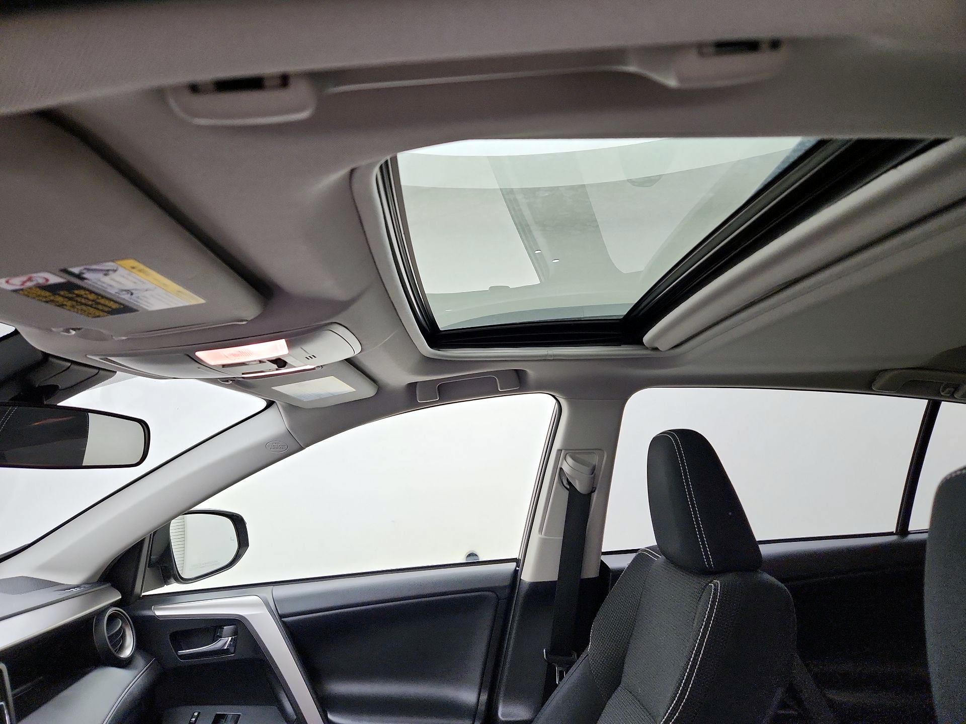 Thumbnail: 2018 Toyota RAV4 - 19