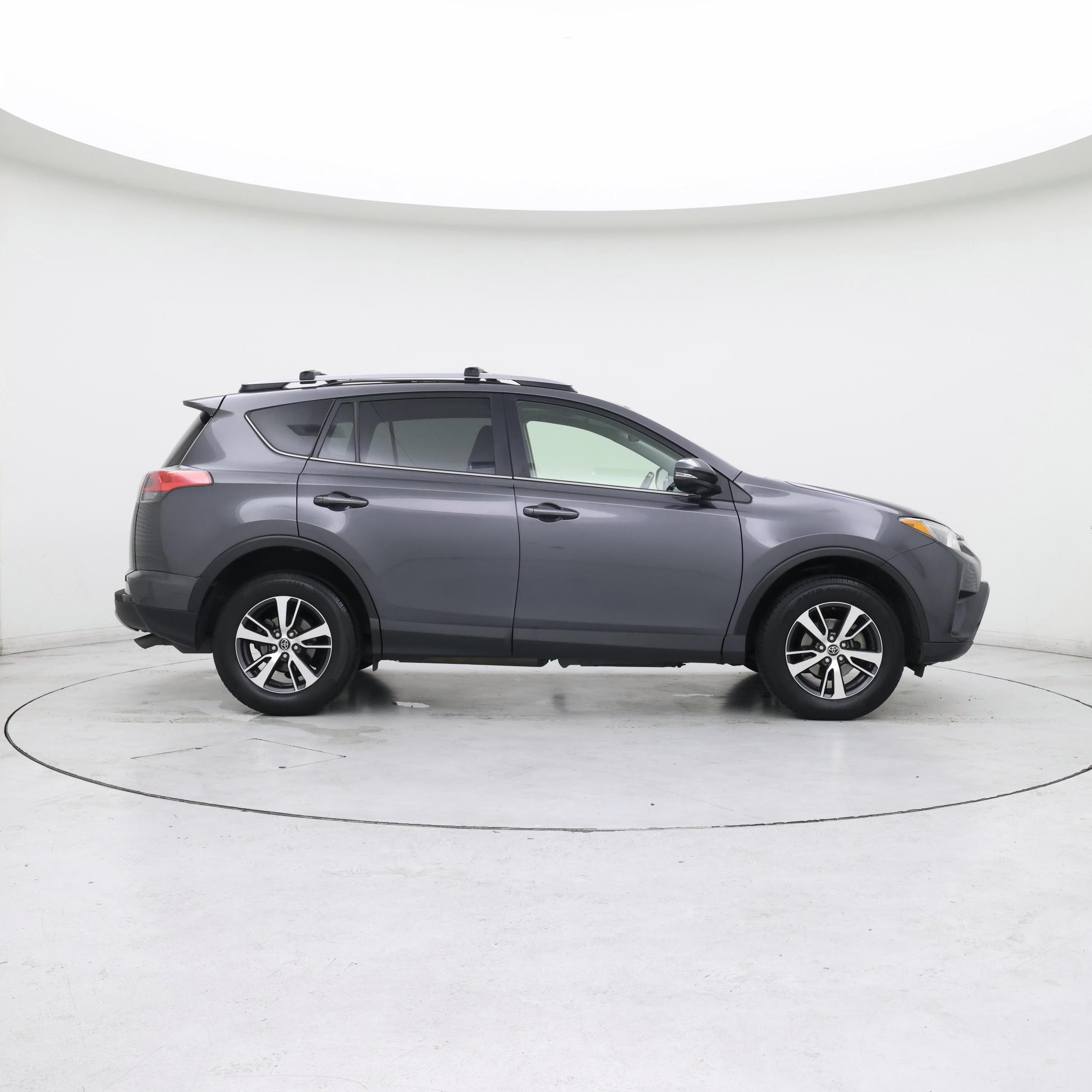Thumbnail: 2018 Toyota RAV4 - 7