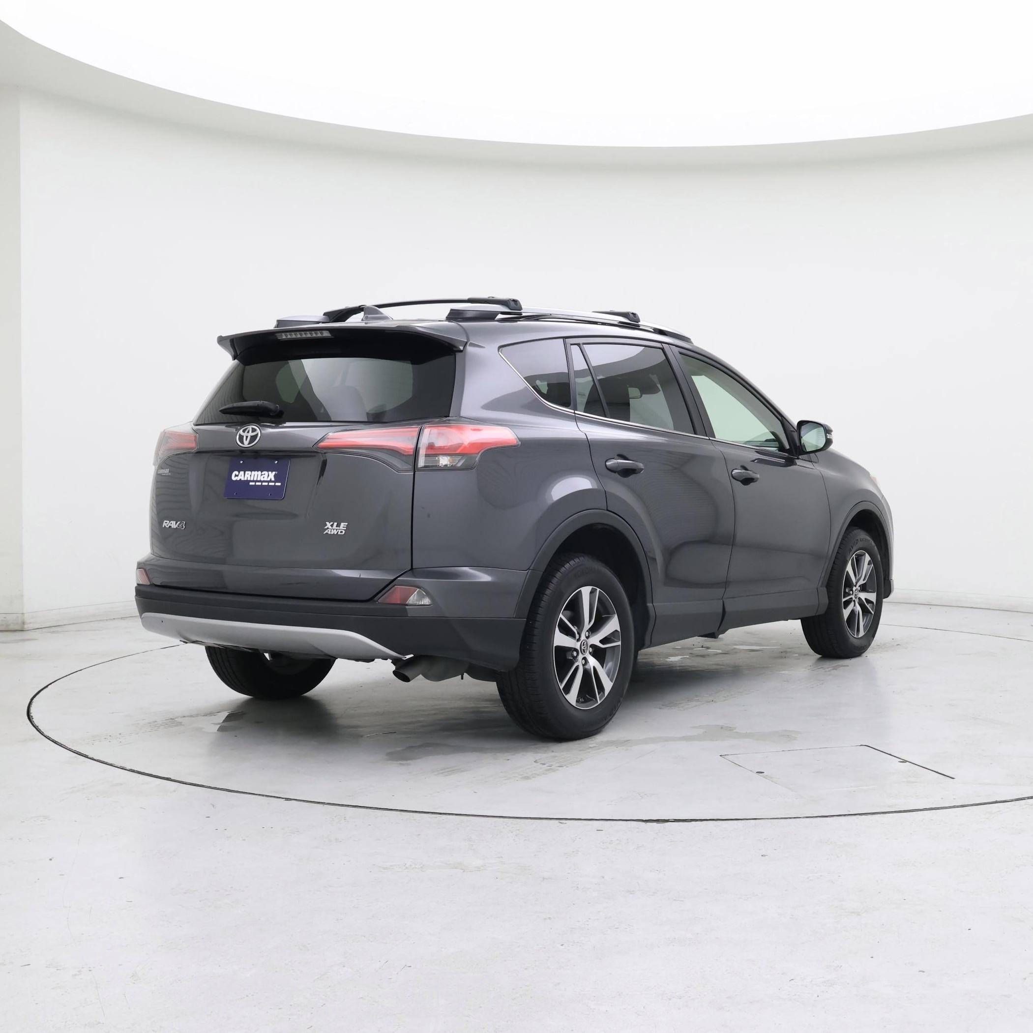 Thumbnail: 2018 Toyota RAV4 - 8