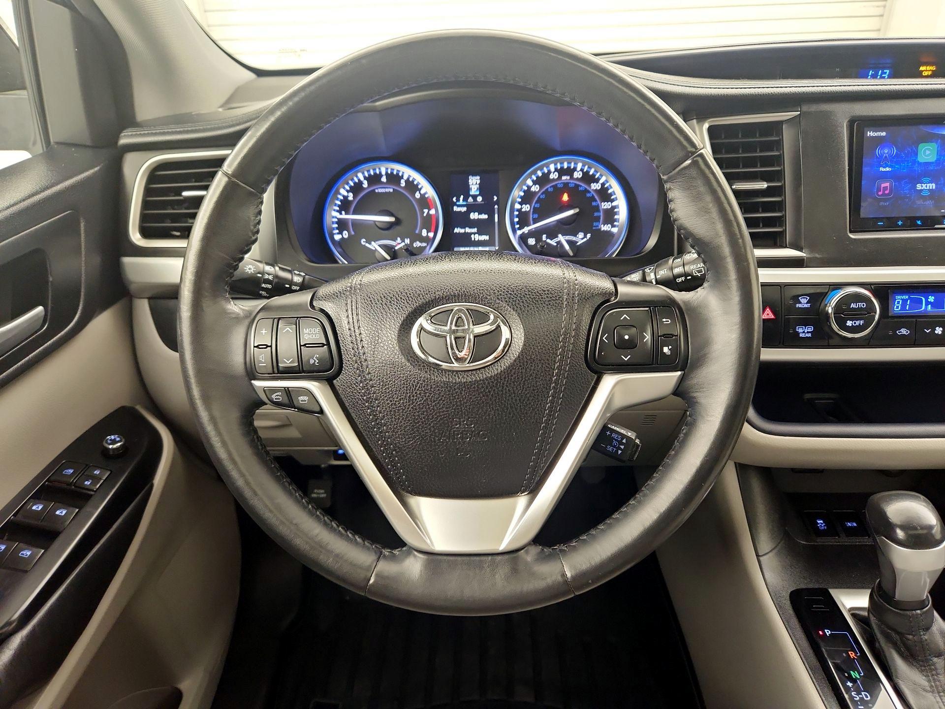 Thumbnail: 2015 Toyota Highlander - 10