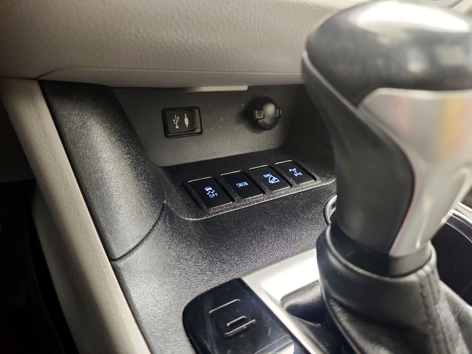 Thumbnail: 2015 Toyota Highlander - 18